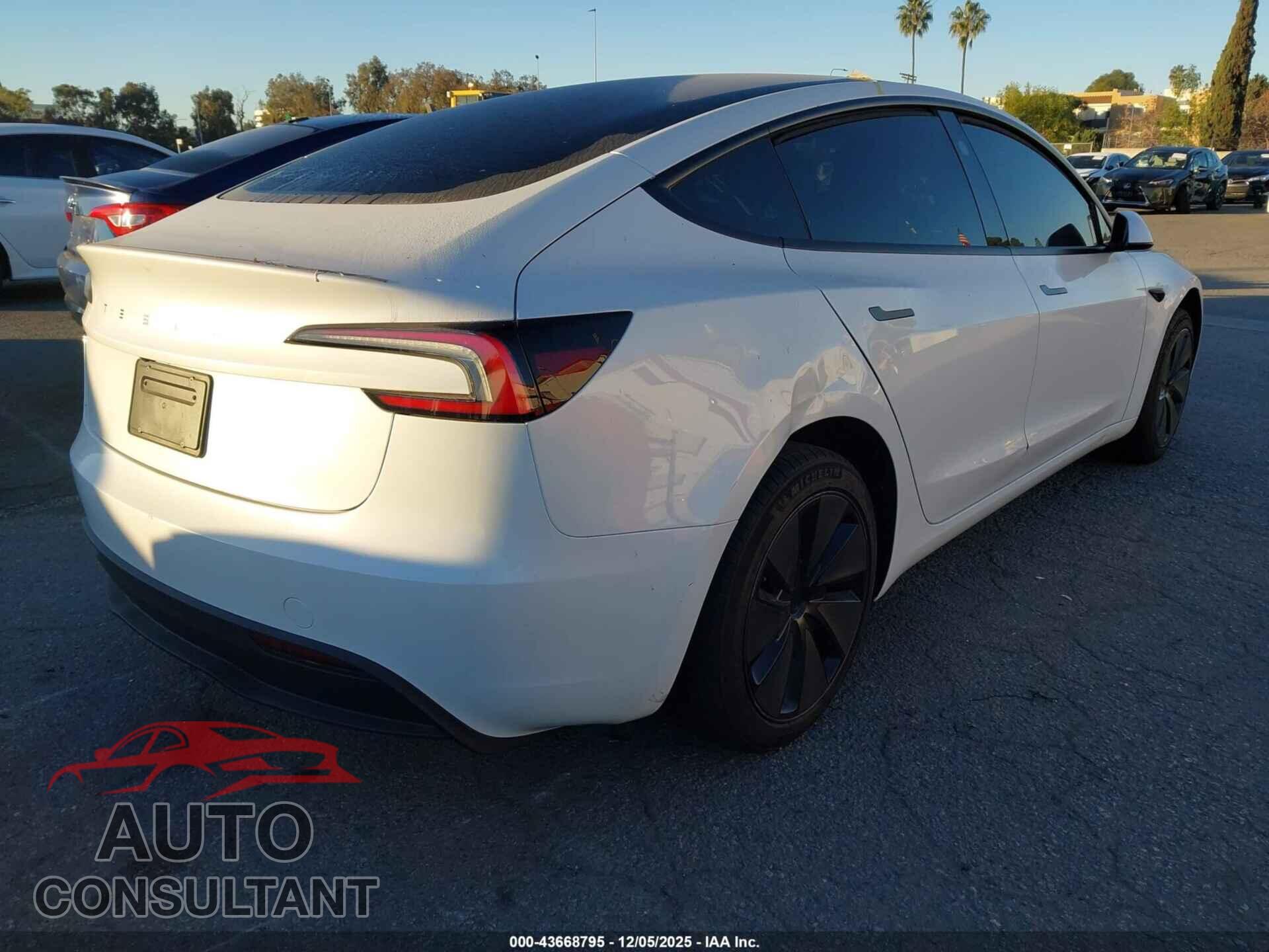 TESLA MODEL 3 2024 - 5YJ3E1EA6RF868430