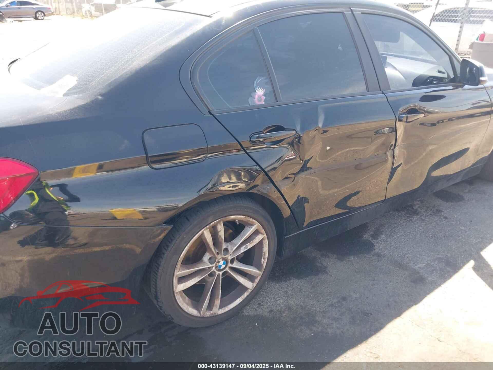 BMW 320I 2016 - WBA8E1G53GNU12192