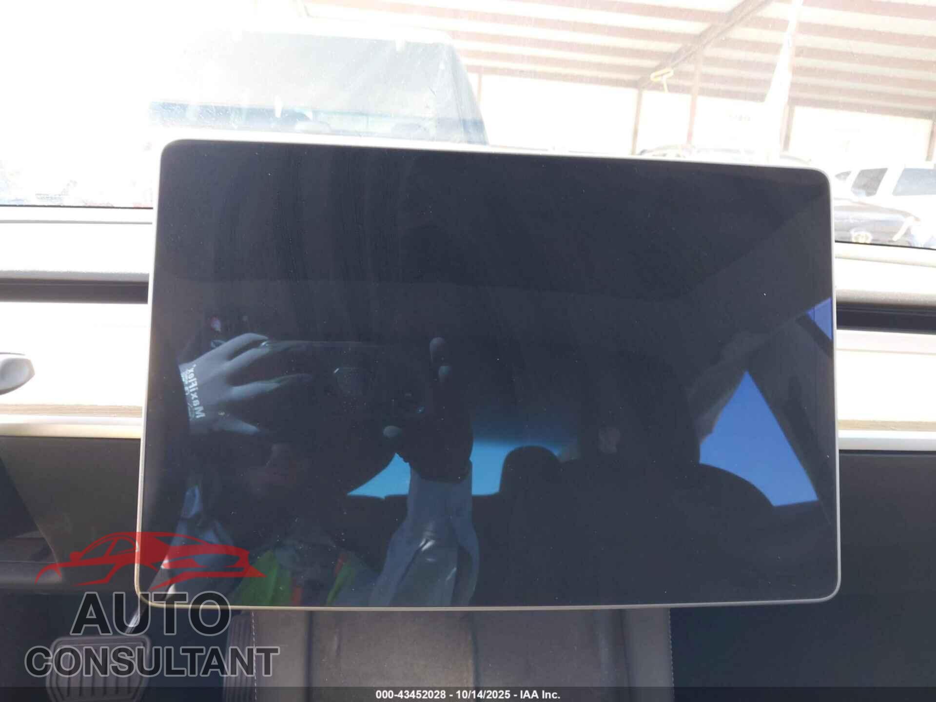 TESLA MODEL 3 2021 - 5YJ3E1EA1MF093382