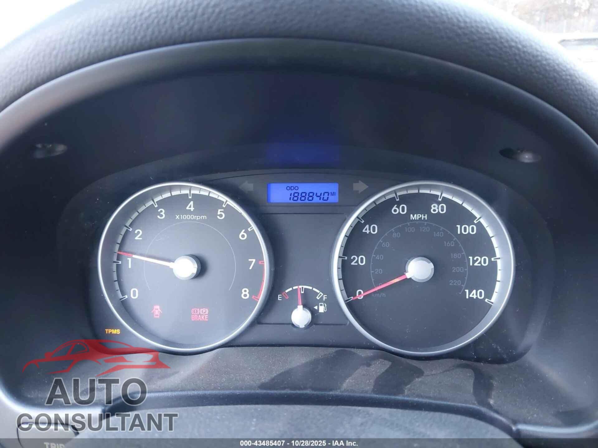 HYUNDAI ACCENT 2011 - KMHCM3AC5BU192096