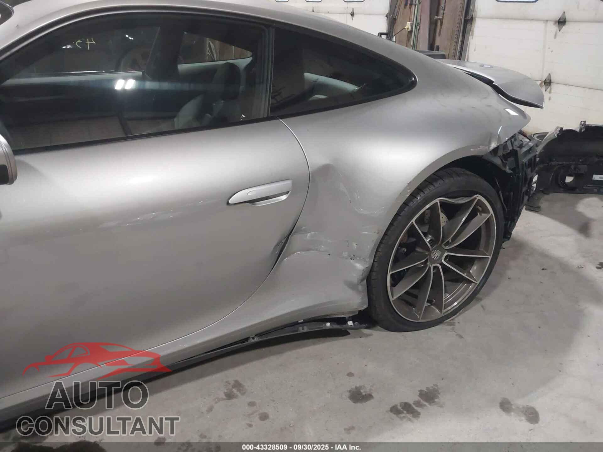PORSCHE 911 2024 - WP0AA2A93RS207641