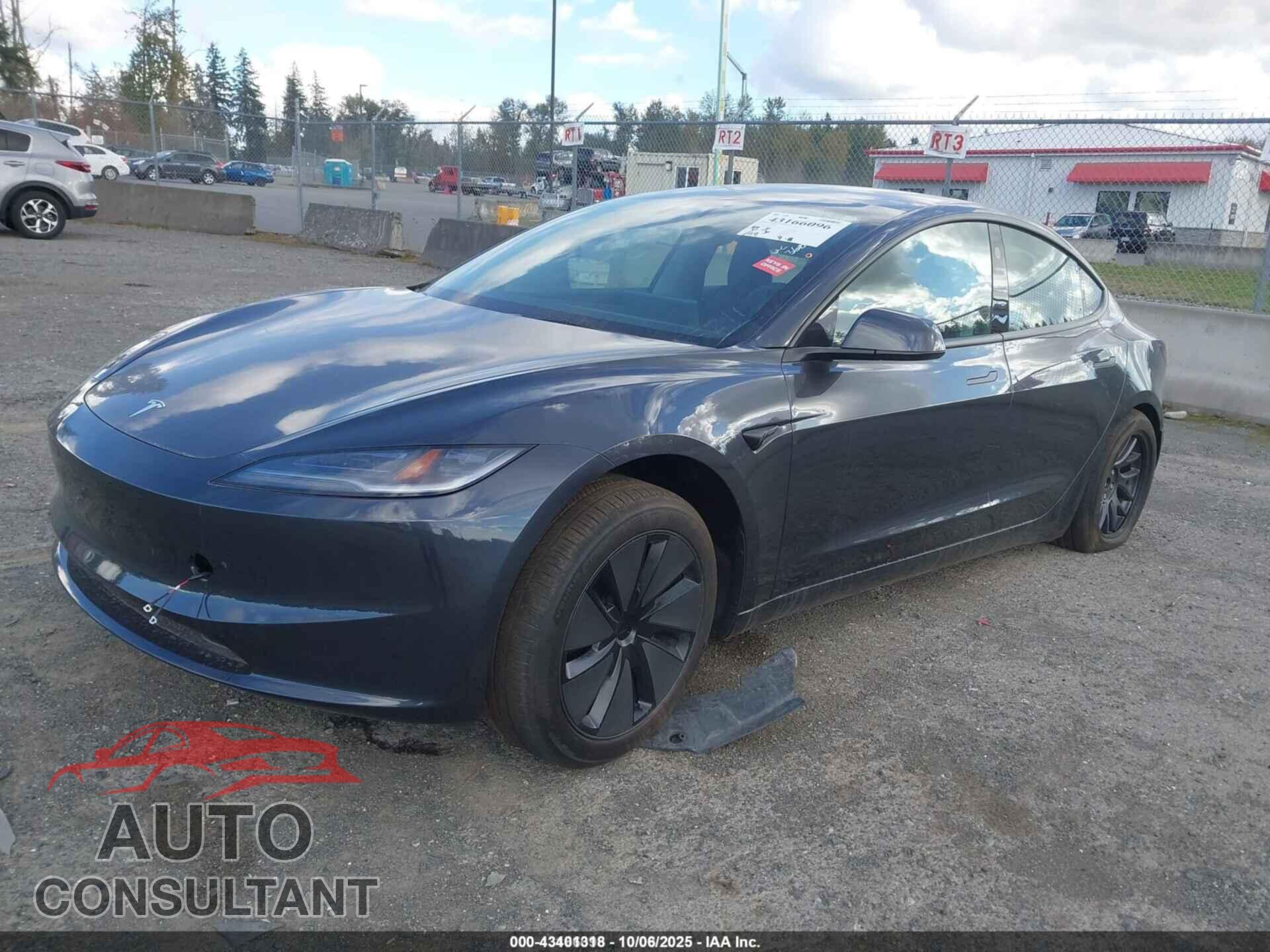 TESLA MODEL 3 2025 - 5YJ3E1EA2SF045211