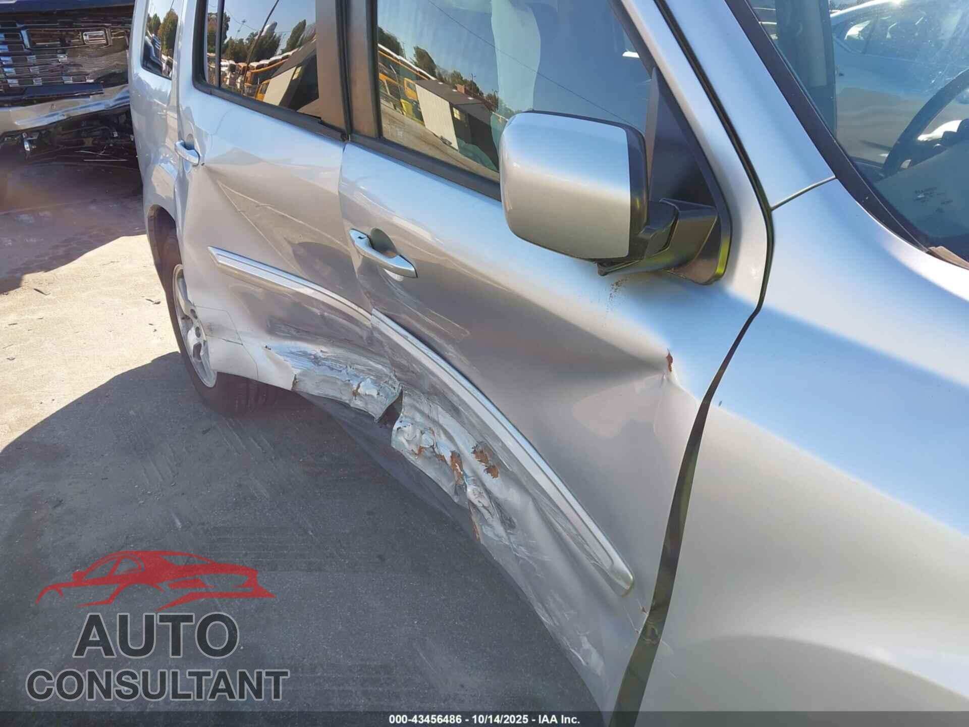 HONDA PILOT 2011 - 5FNYF4H61BB002071