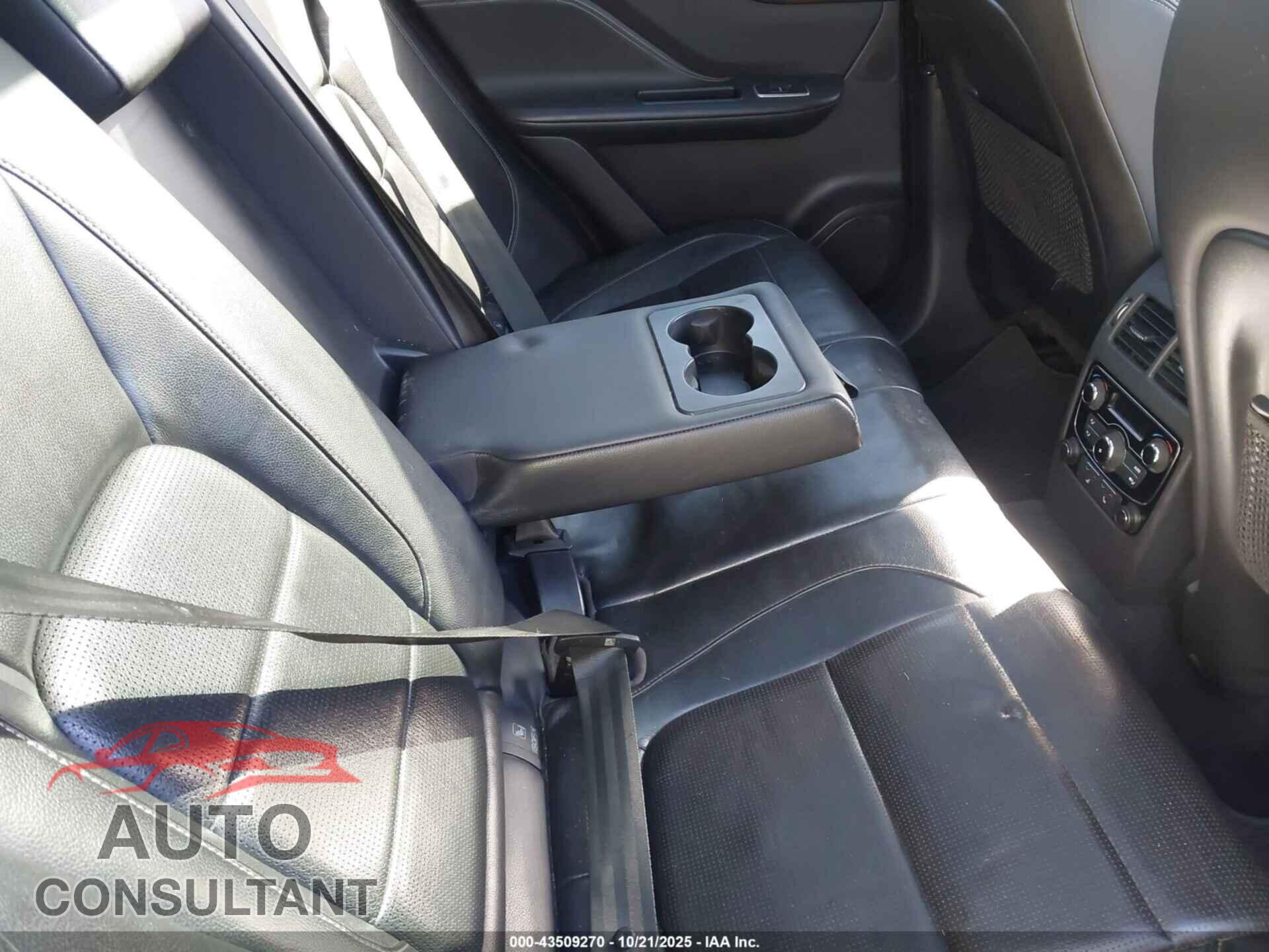 JAGUAR F-PACE 2017 - SADCL2BV2HA091467