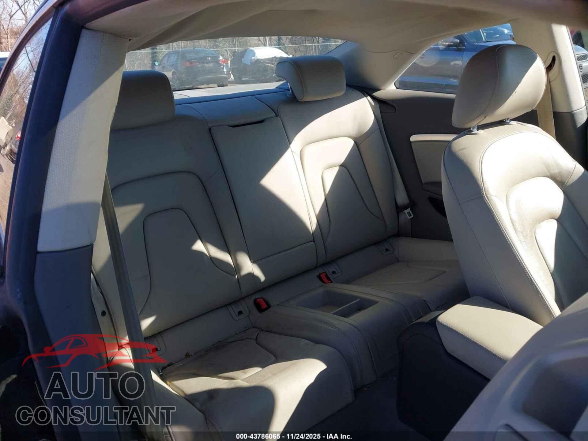 AUDI A5 2009 - WAUDK78TX9A019727