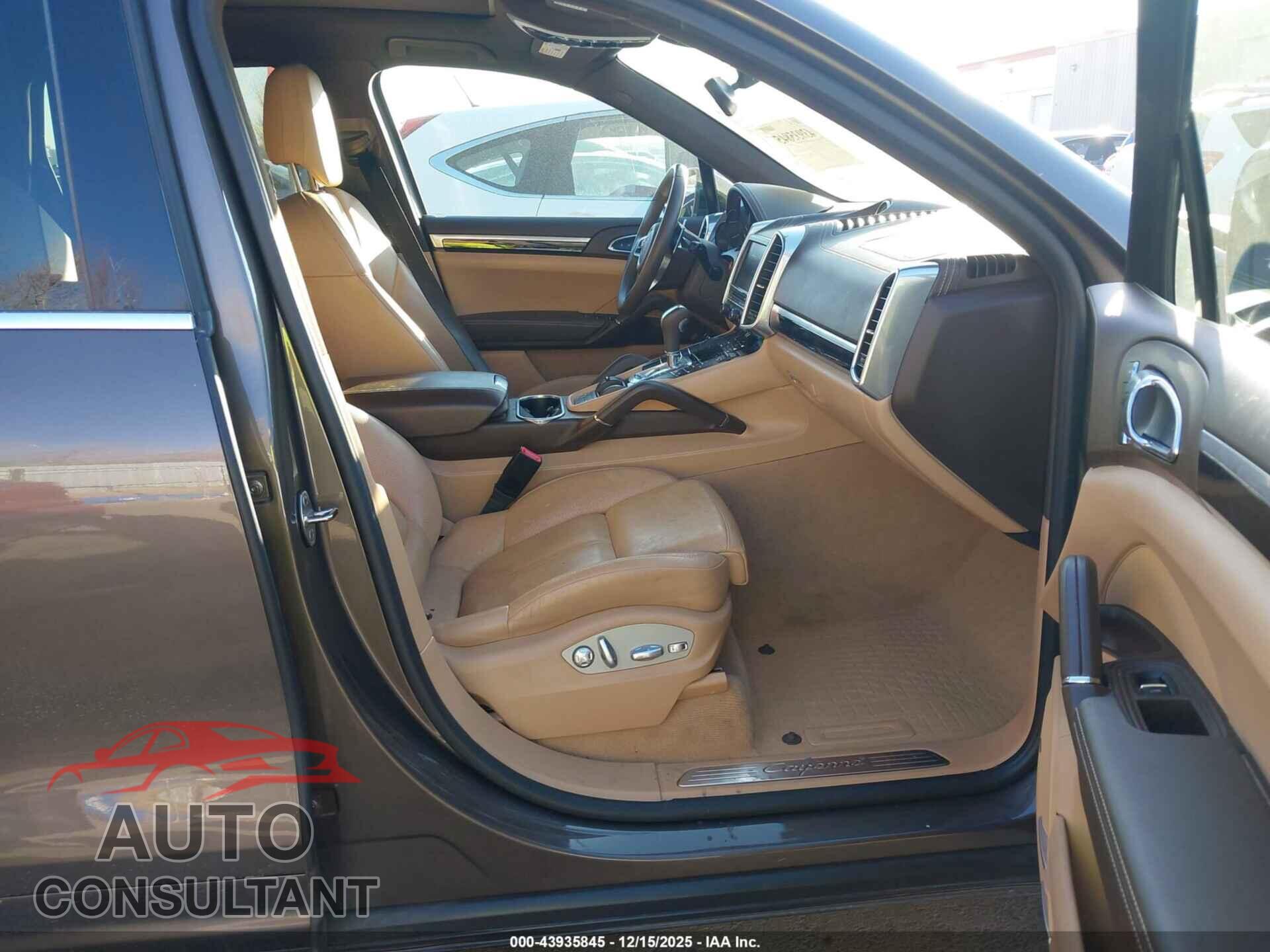 PORSCHE CAYENNE 2016 - WP1AA2A24GKA15594