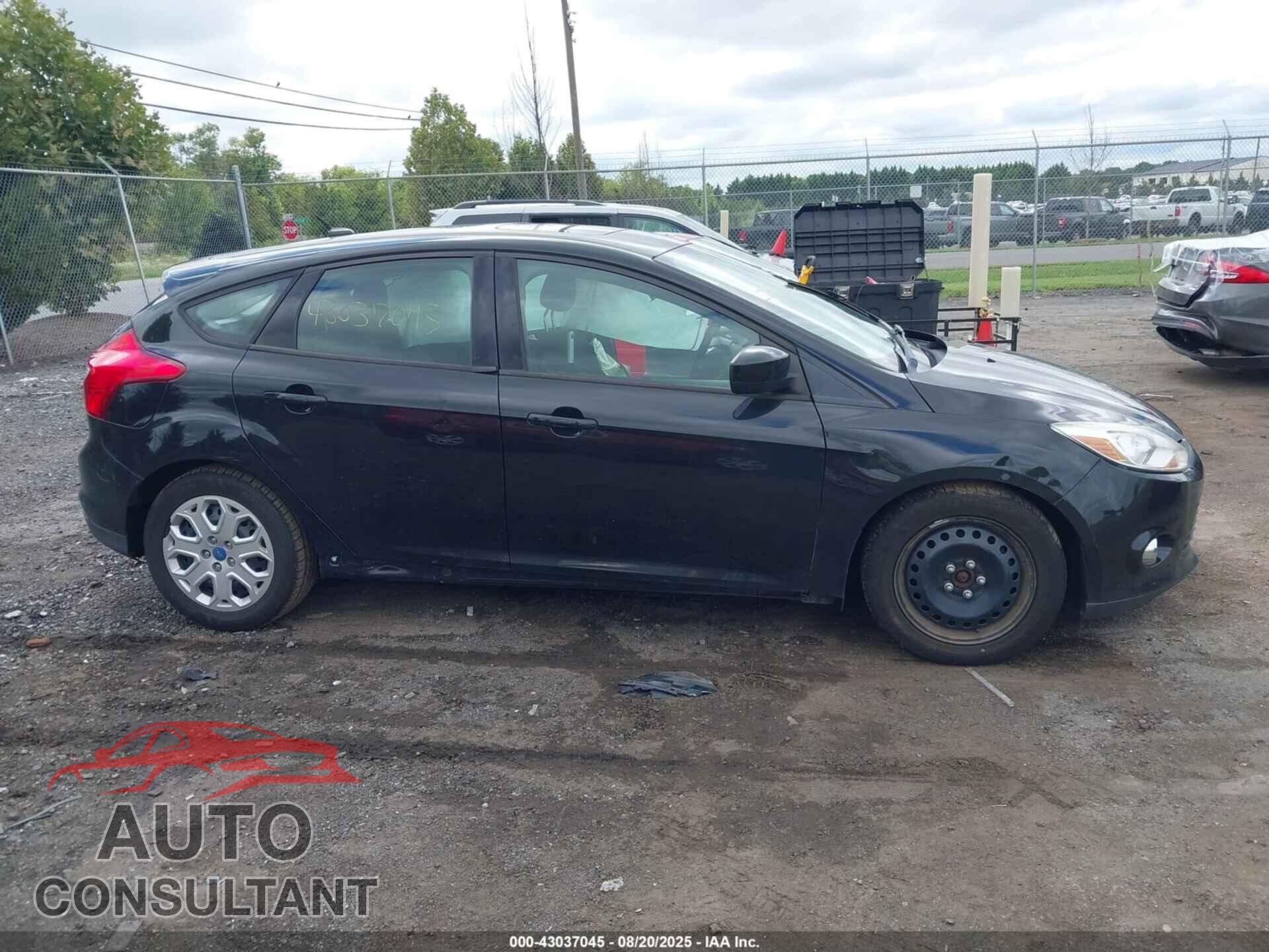 FORD FOCUS 2012 - 1FAHP3K22CL117120
