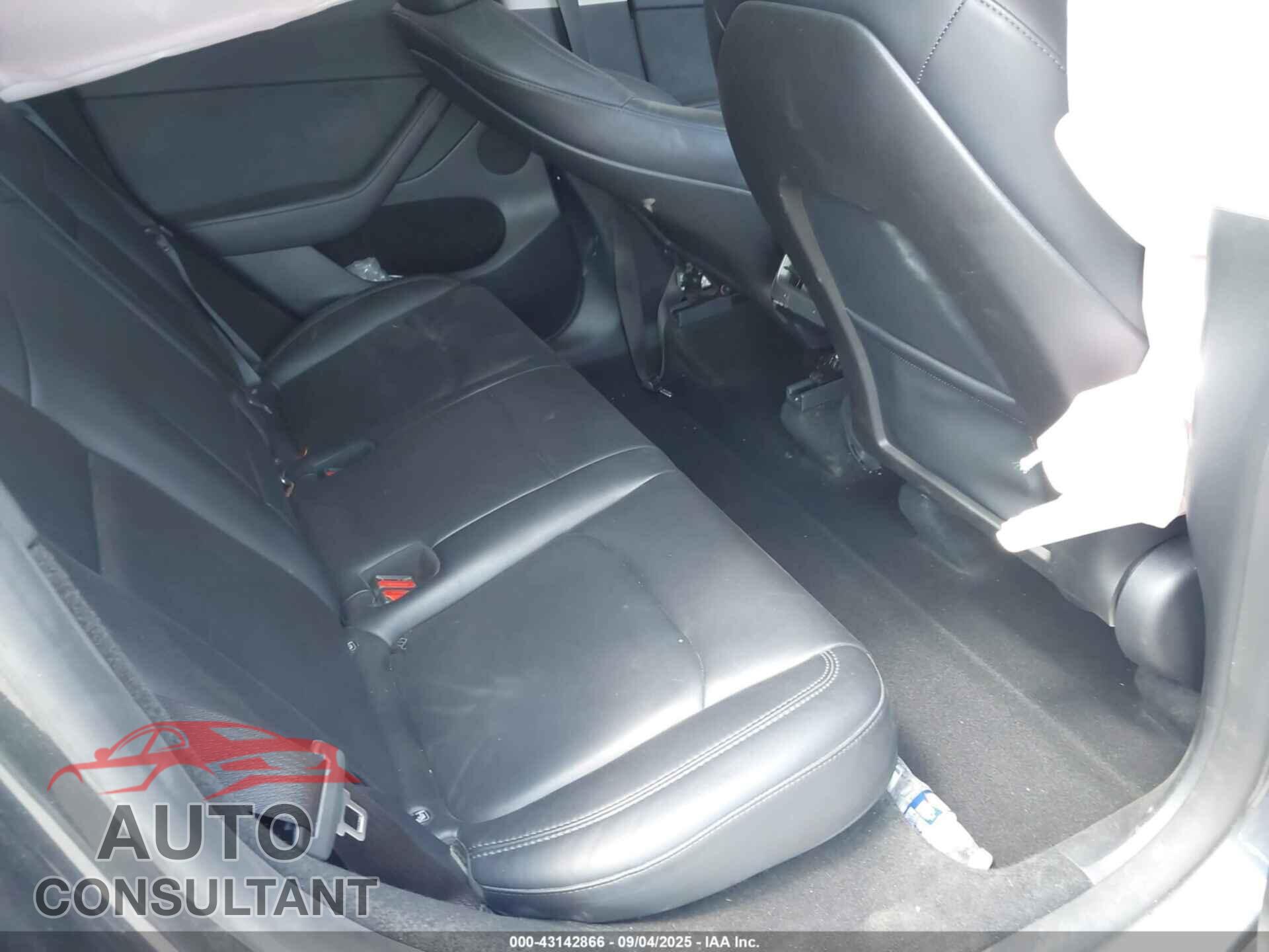 TESLA MODEL Y 2024 - 7SAYGDED5RF058091