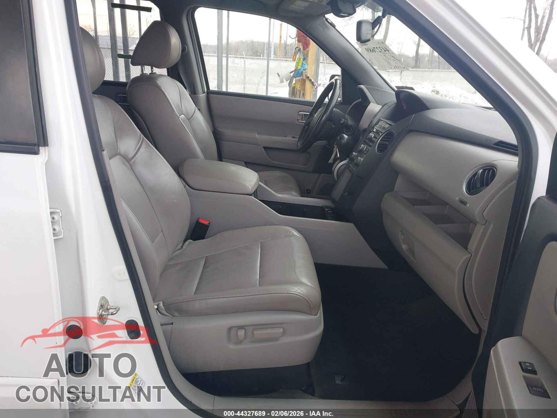 HONDA PILOT 2015 - 5FNYF4H56FB029375