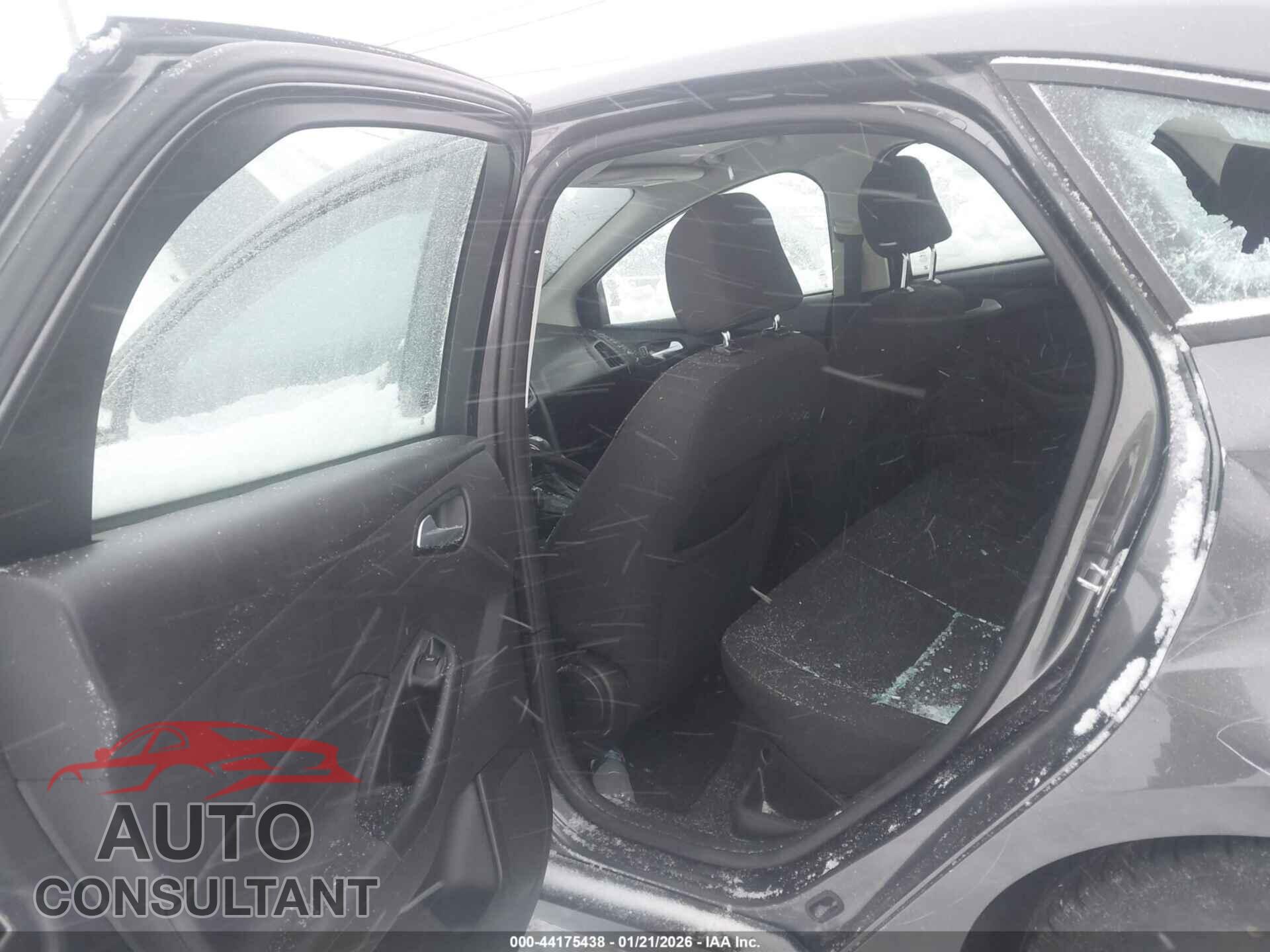 FORD FOCUS 2015 - 1FADP3F23FL317596