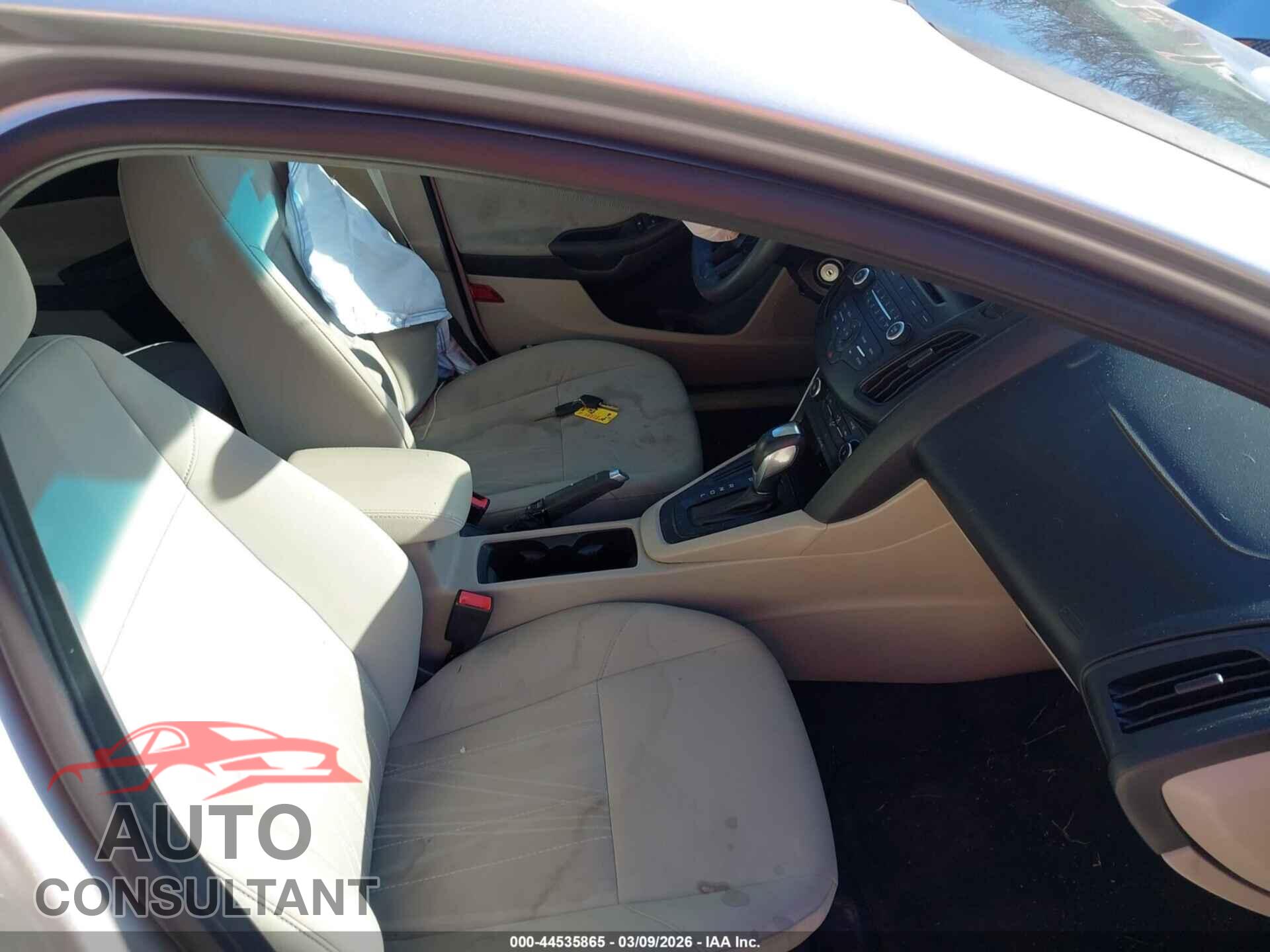 FORD FOCUS 2015 - 1FADP3K20FL270968