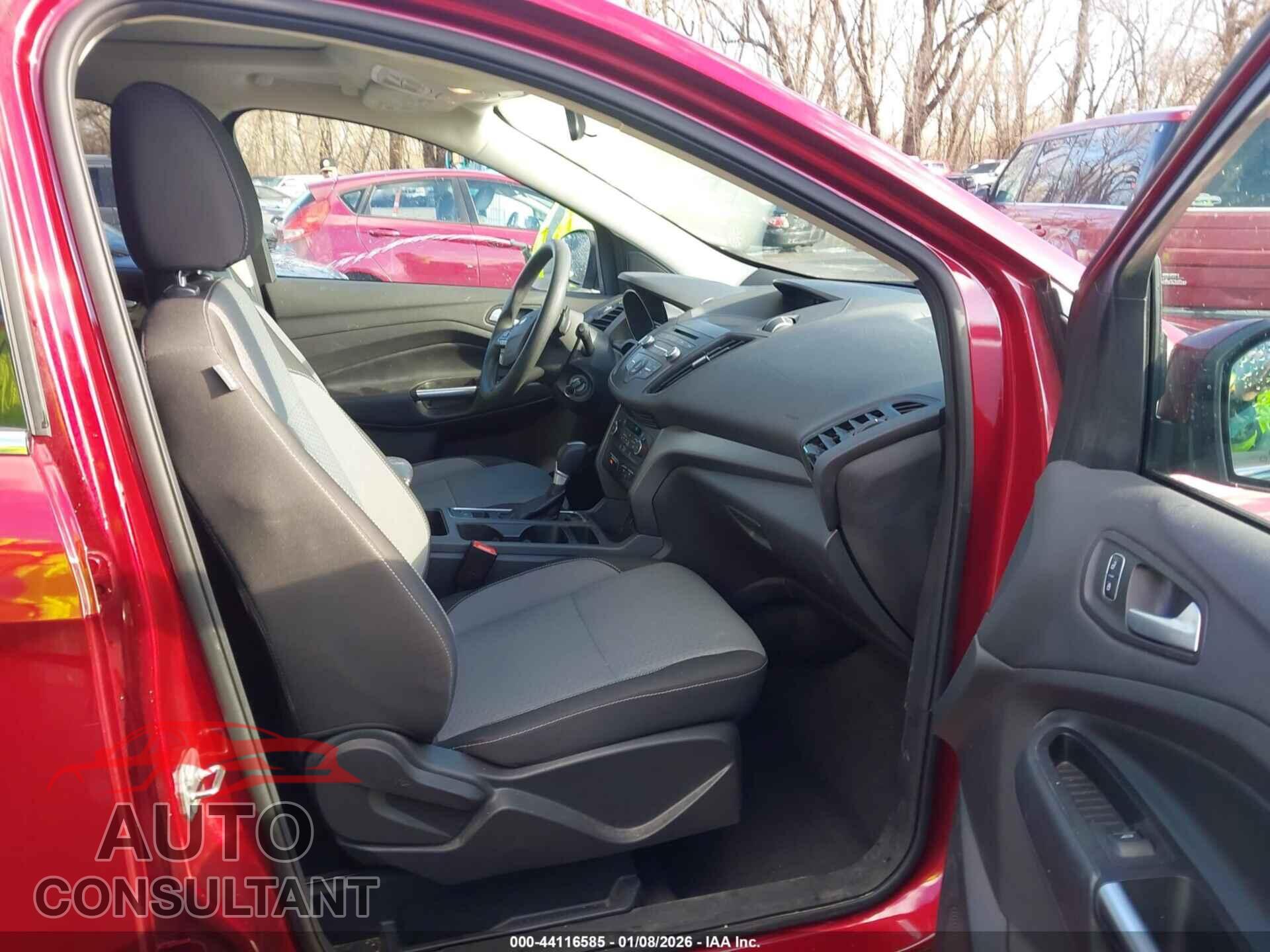 FORD ESCAPE 2017 - 1FMCU9G91HUB04894