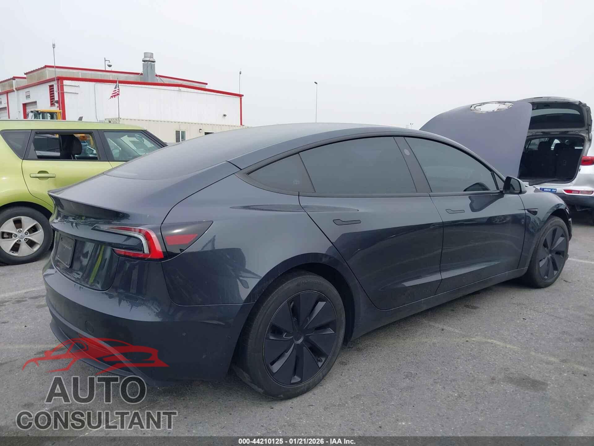 TESLA MODEL 3 2024 - 5YJ3E1EA0RF747862