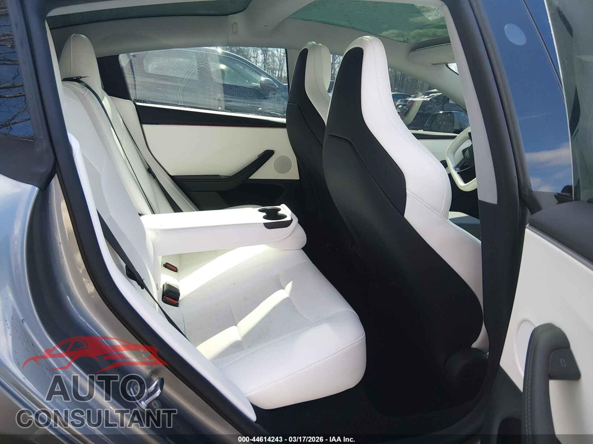 TESLA MODEL 3 2024 - 5YJ3E1ETXRF865760