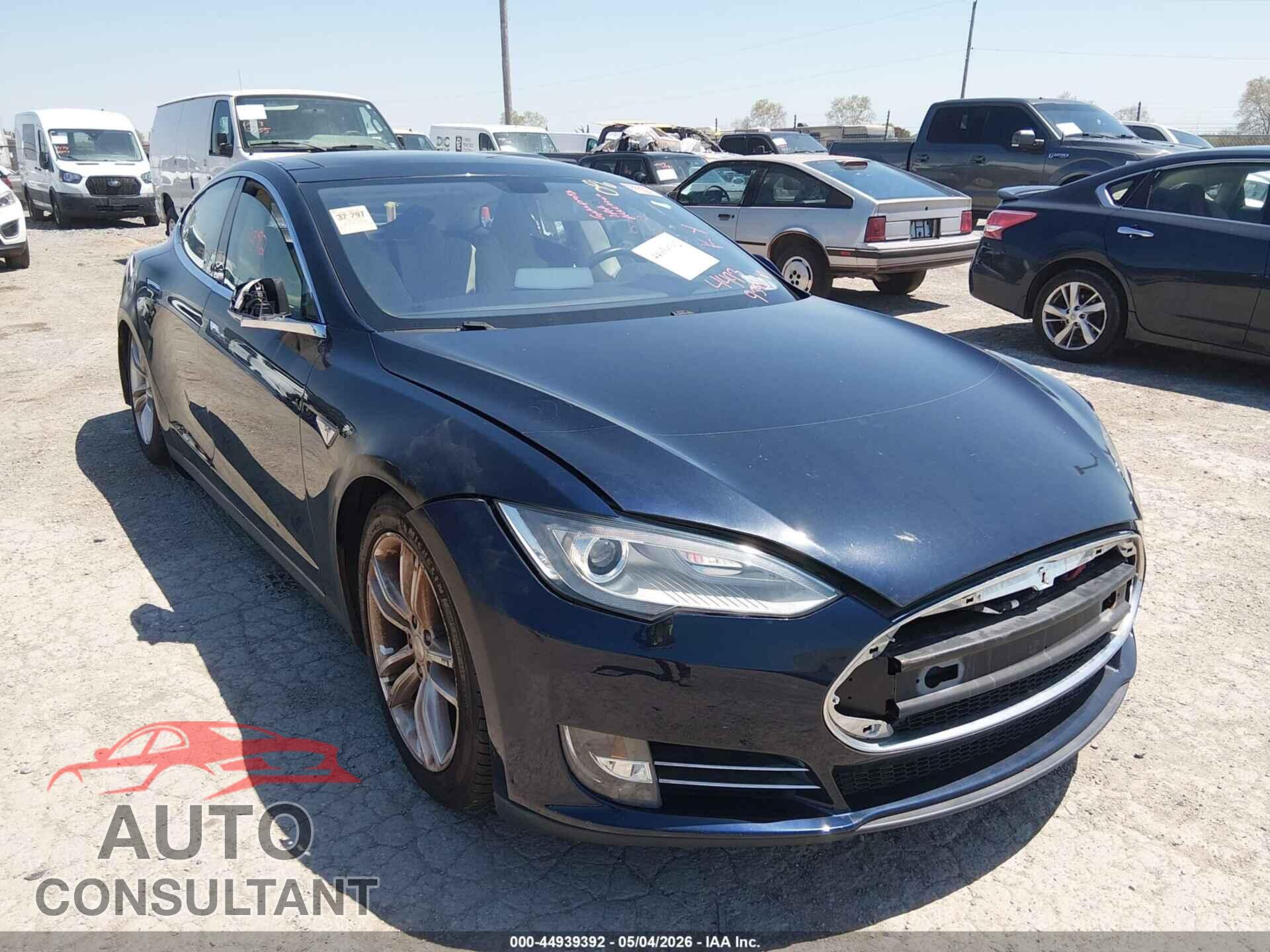 TESLA MODEL S 2013 - 5YJSA1AG1DFP03587