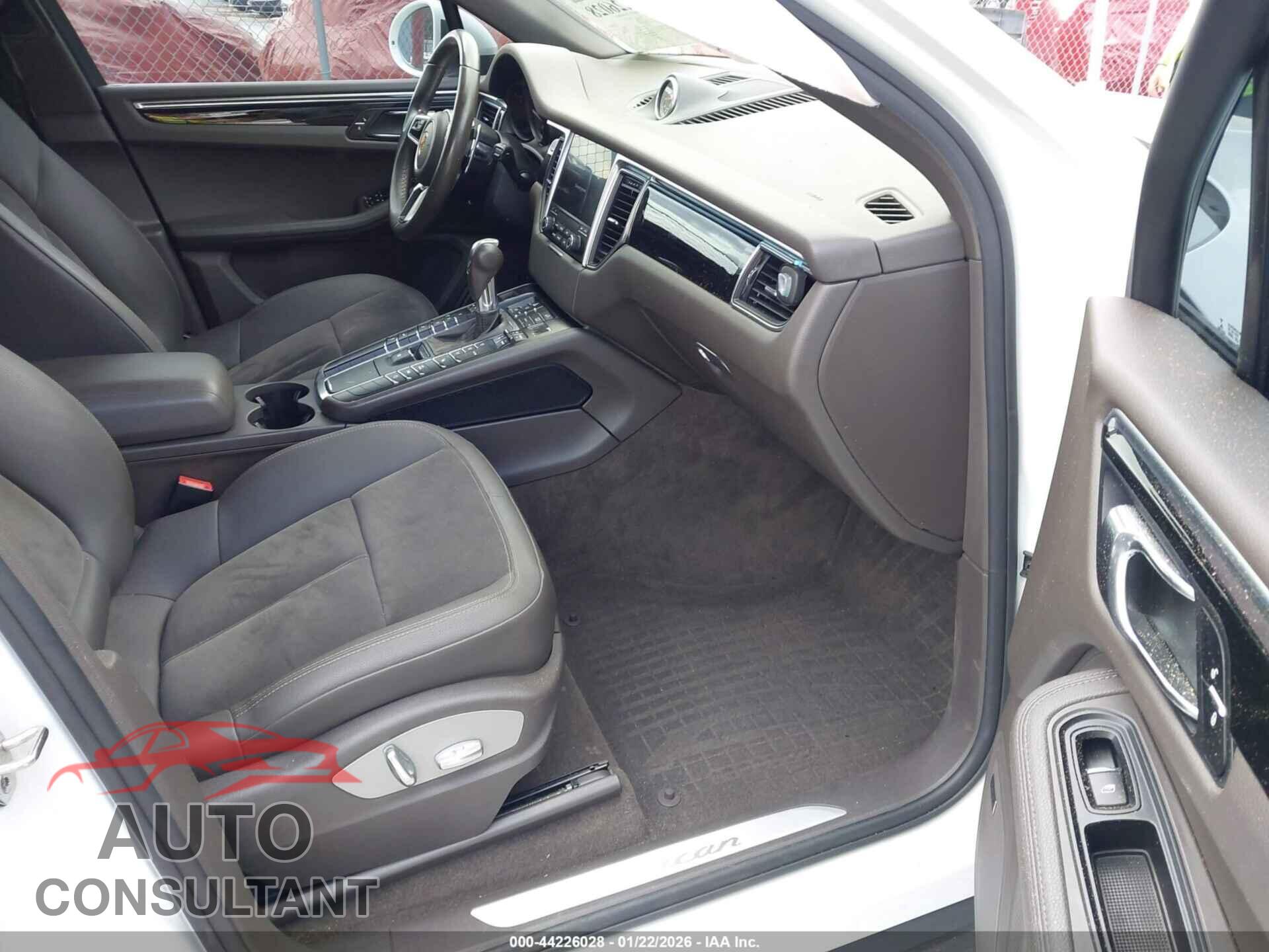 PORSCHE MACAN 2017 - WP1AA2A55HLB00319