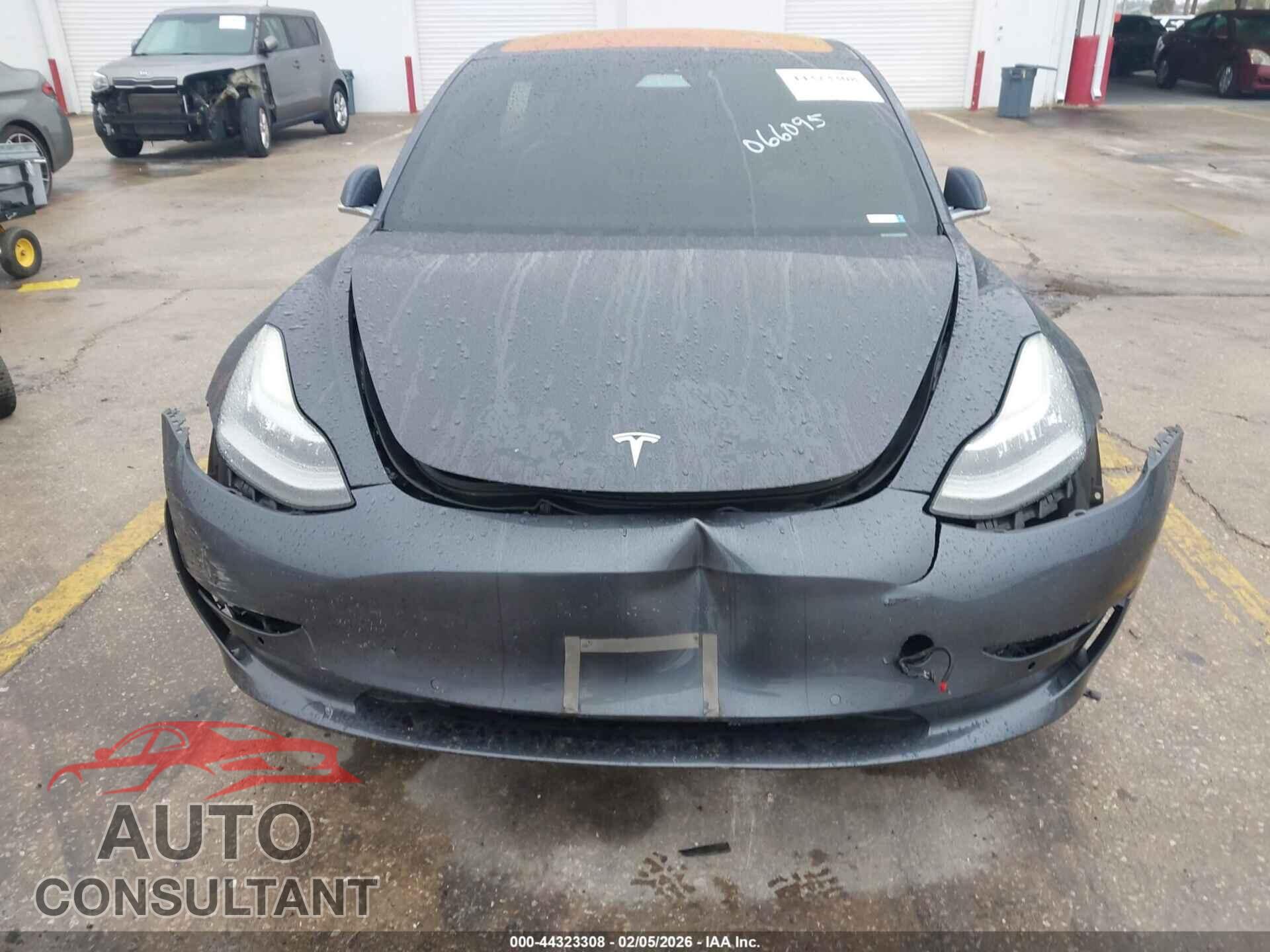 TESLA MODEL 3 2018 - 5YJ3E1EB0JF066095