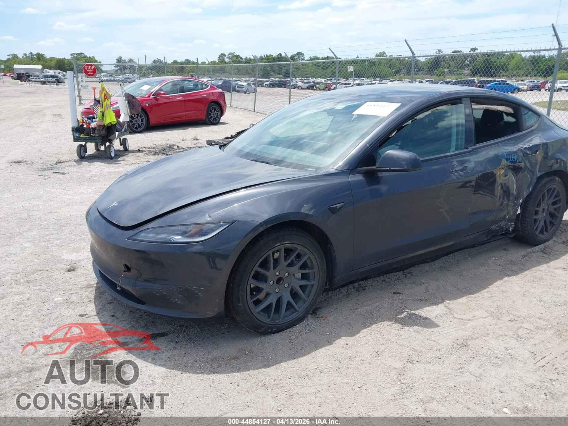 TESLA MODEL 3 2024 - 5YJ3E1EA3RF844263