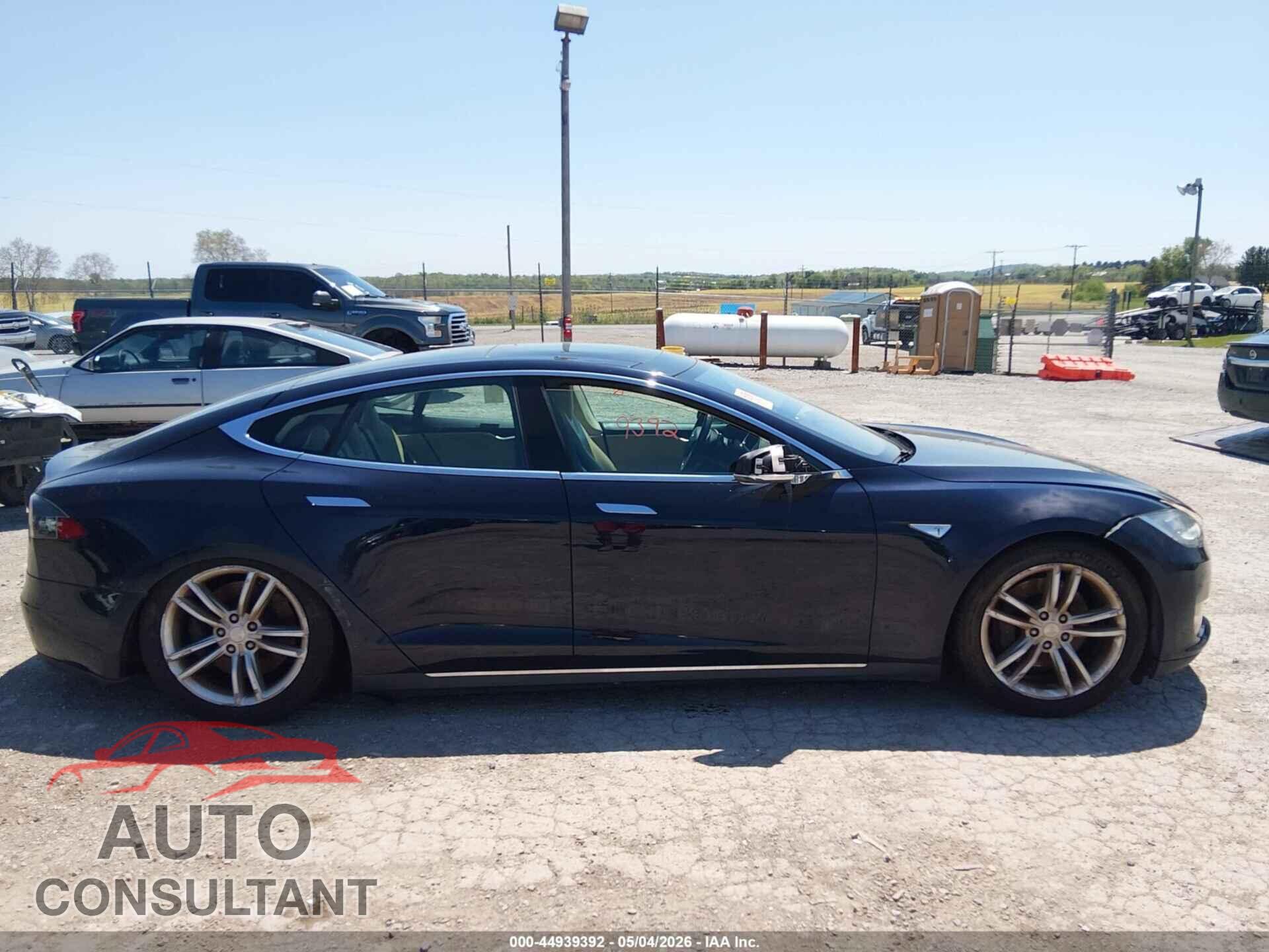 TESLA MODEL S 2013 - 5YJSA1AG1DFP03587