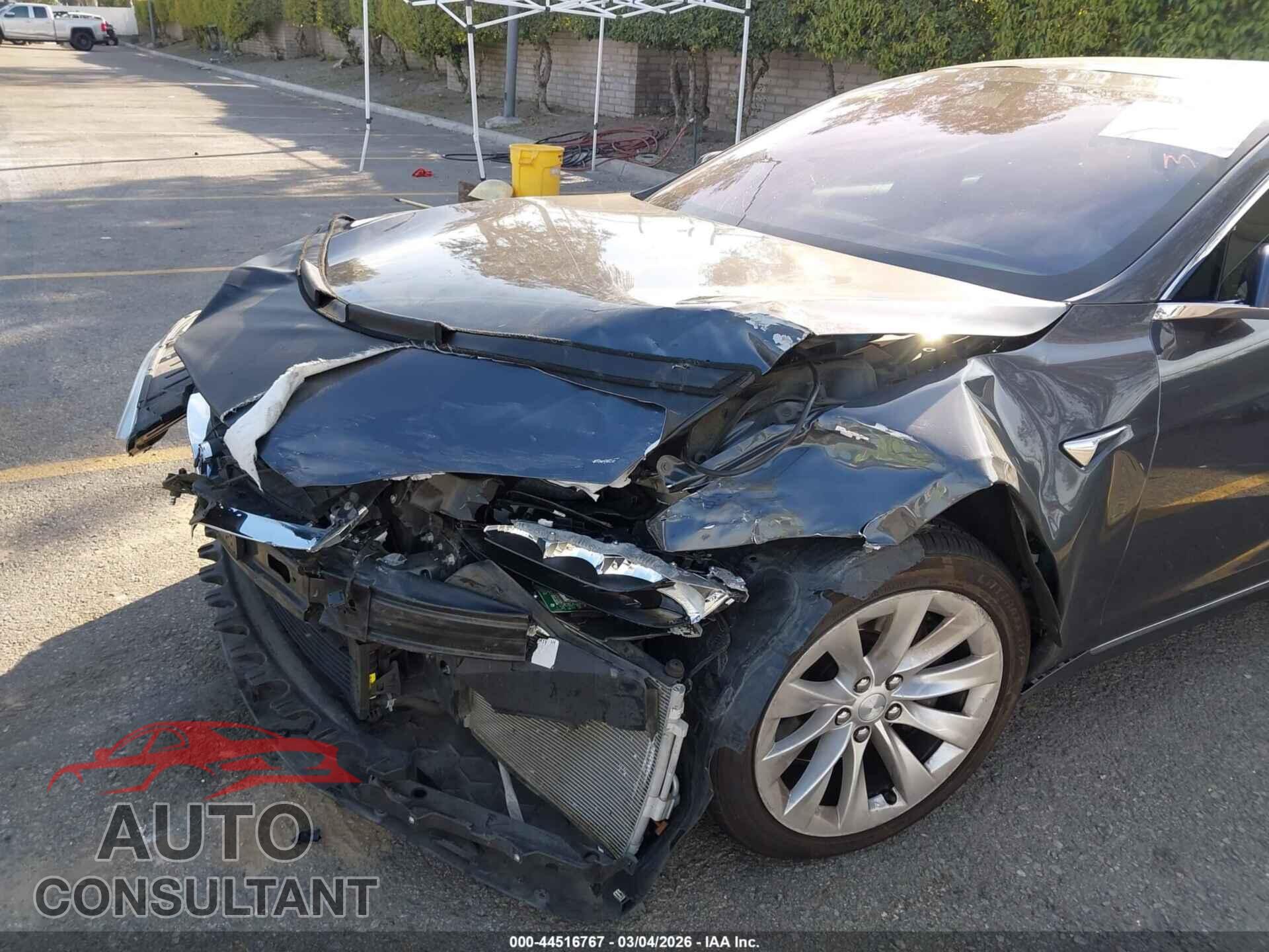 TESLA MODEL S 2017 - 5YJSA1E15HF203766