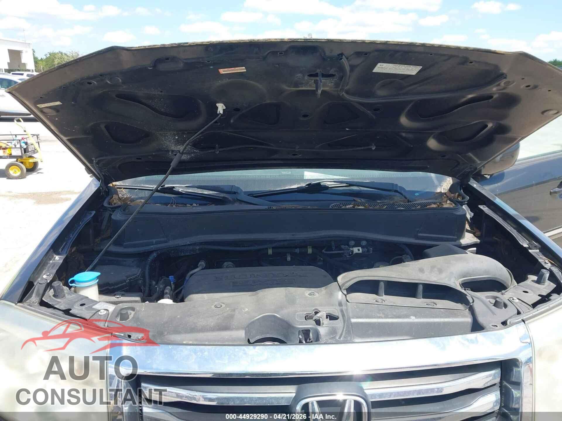 HONDA PILOT 2015 - 5FNYF3H94FB024656