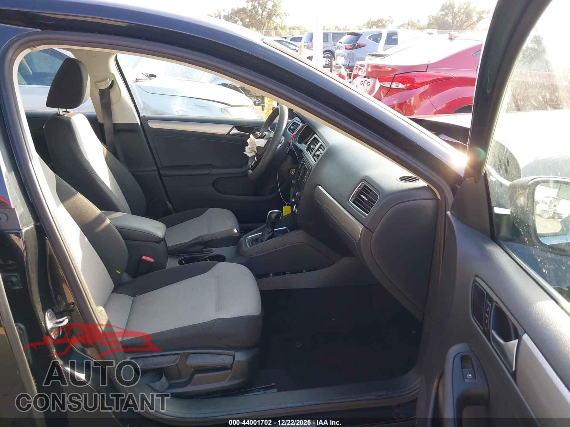 VOLKSWAGEN JETTA 2017 - 3VW2B7AJ9HM214879