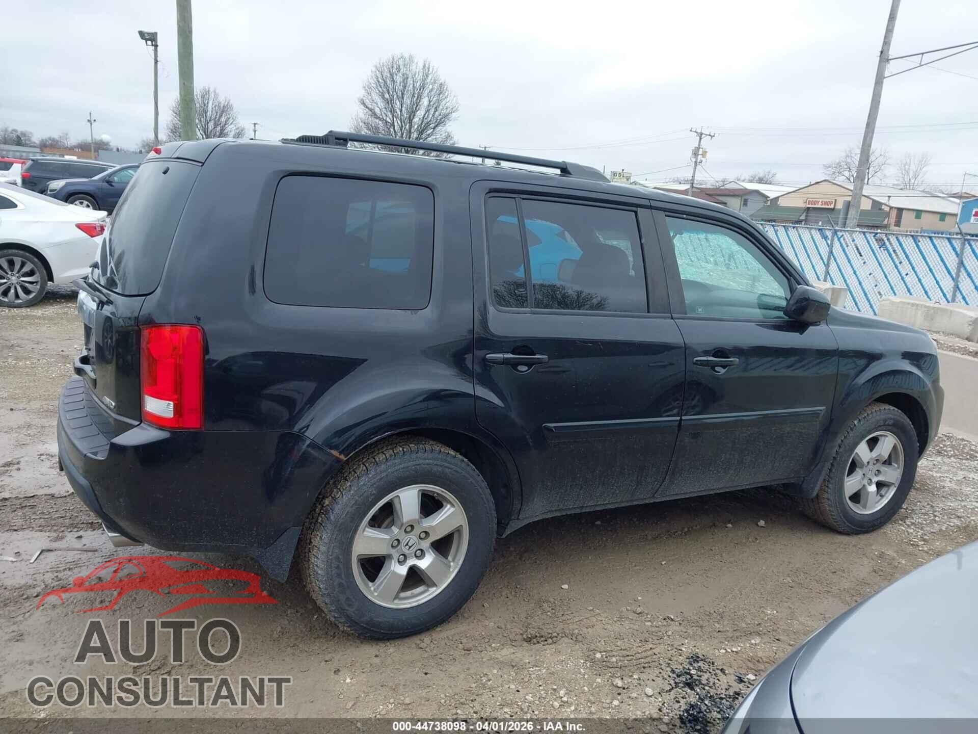 HONDA PILOT 2011 - 5FNYF4H79BB010430