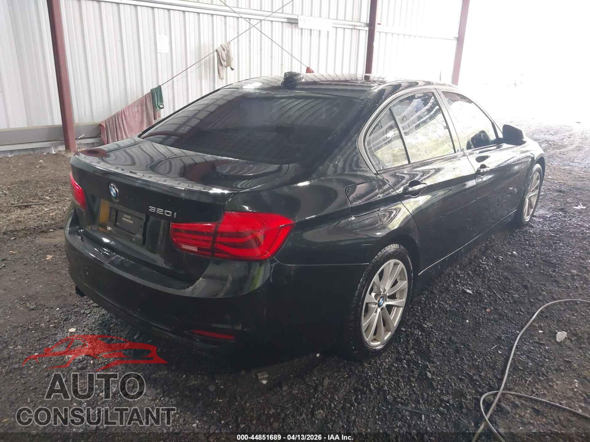 BMW 320I 2016 - WBA8E1G54GNT36661