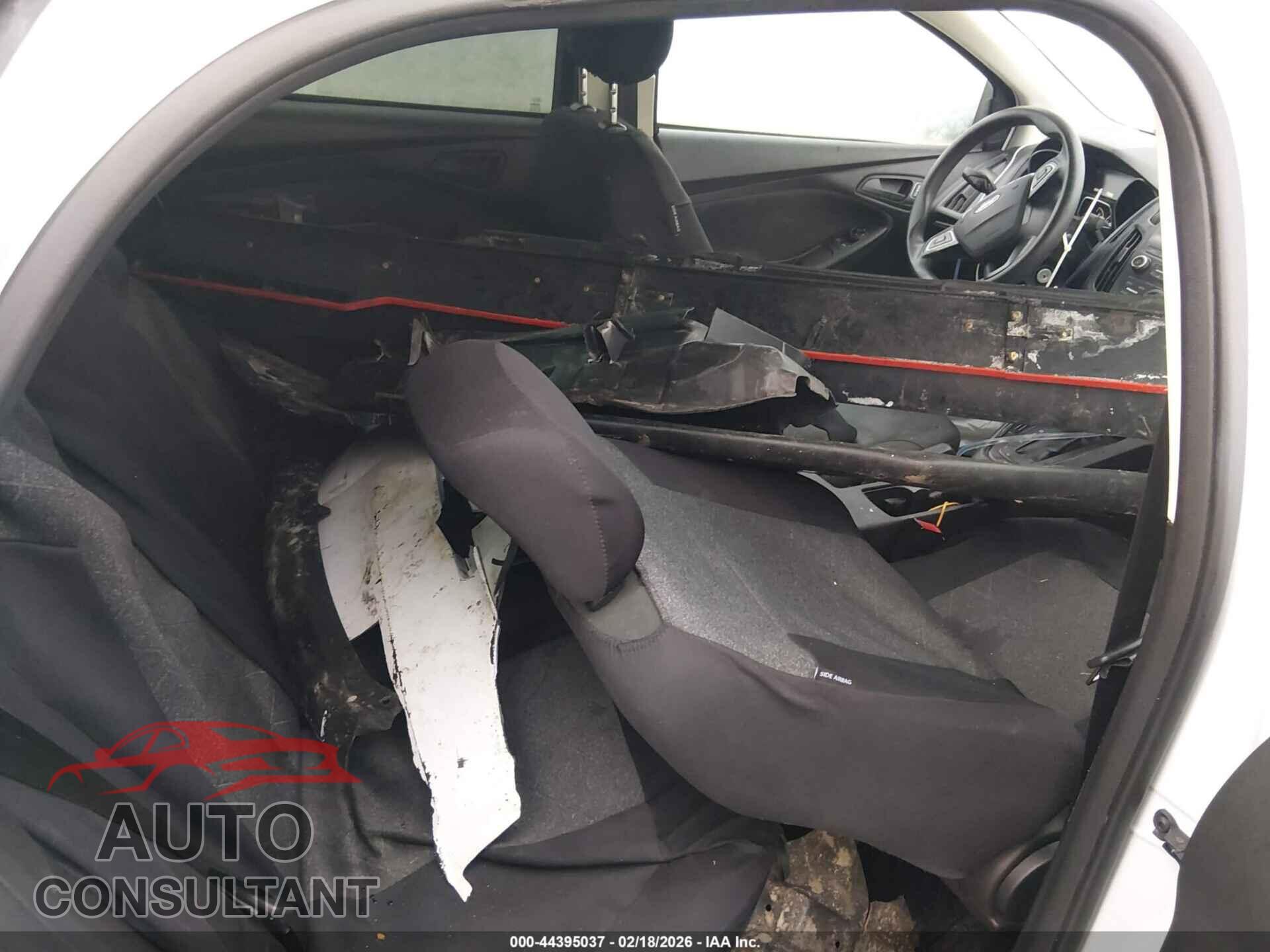 FORD FOCUS 2015 - 1FADP3E26FL338038