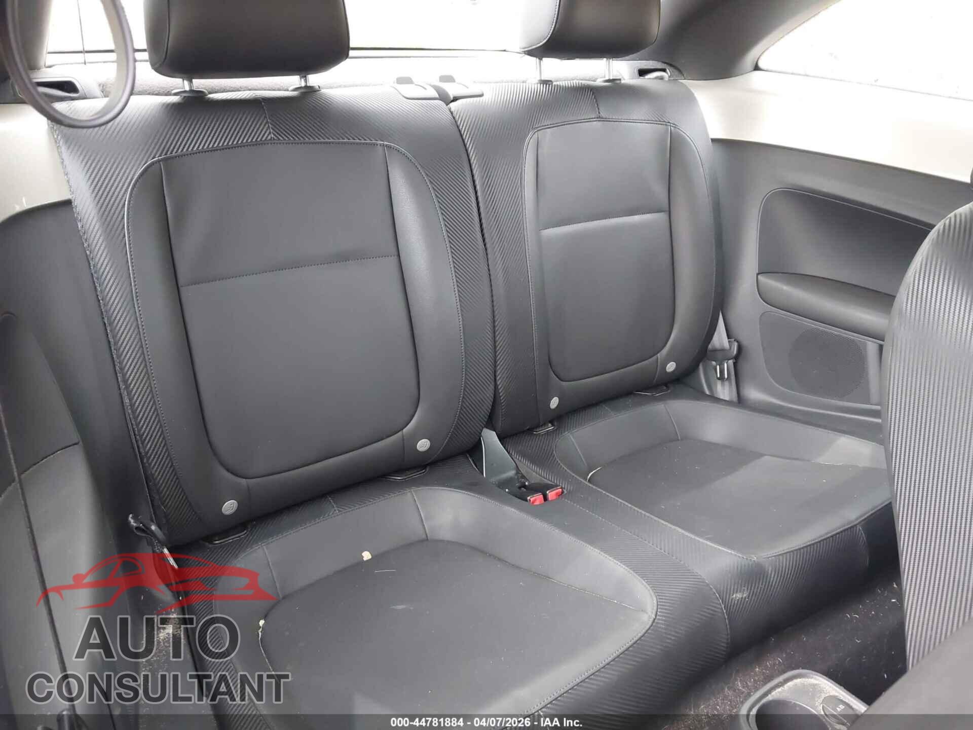 VOLKSWAGEN BEETLE 2012 - 3VWJP7AT1CM628763