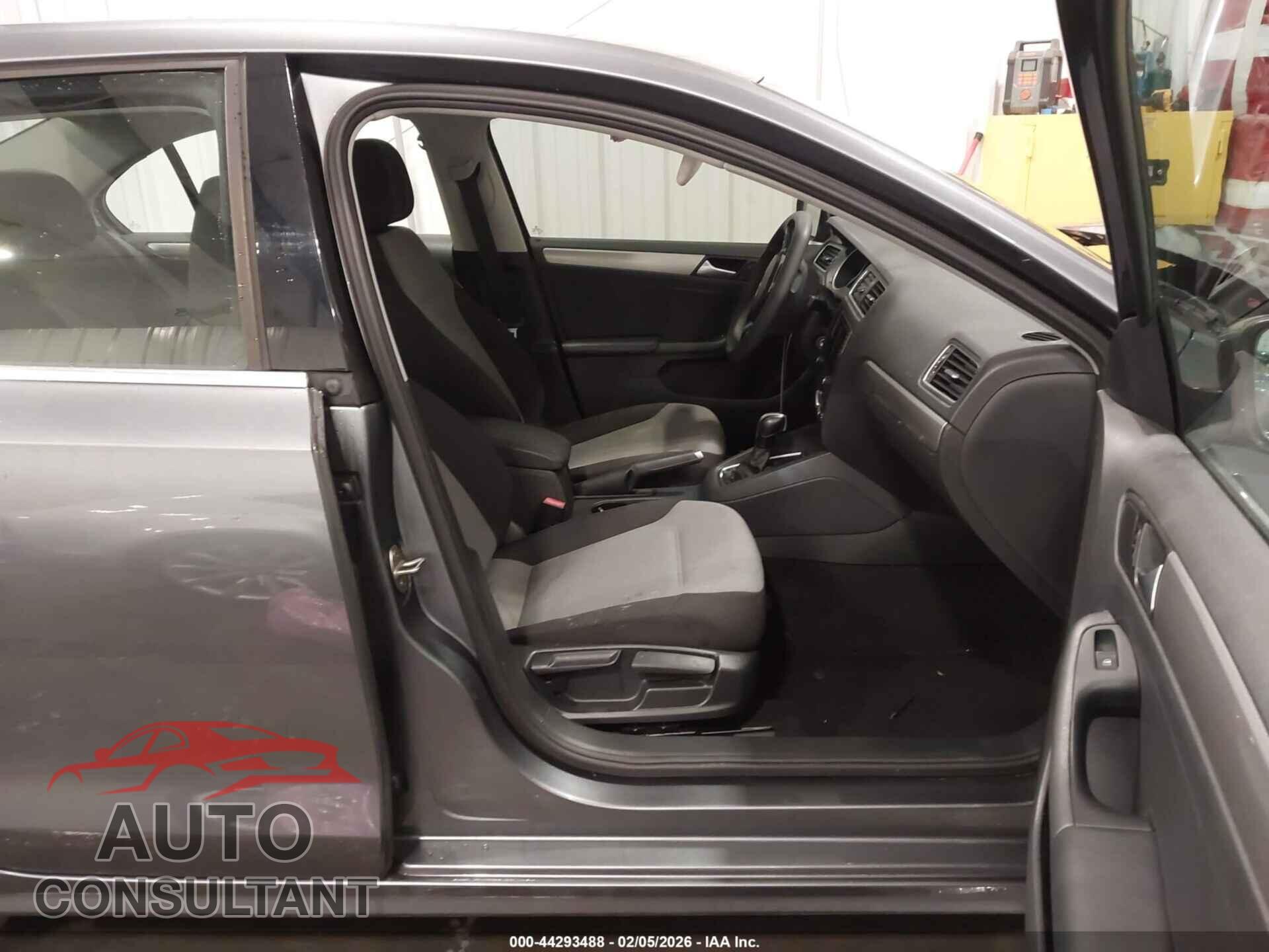 VOLKSWAGEN JETTA 2017 - 3VW2B7AJ1HM395184