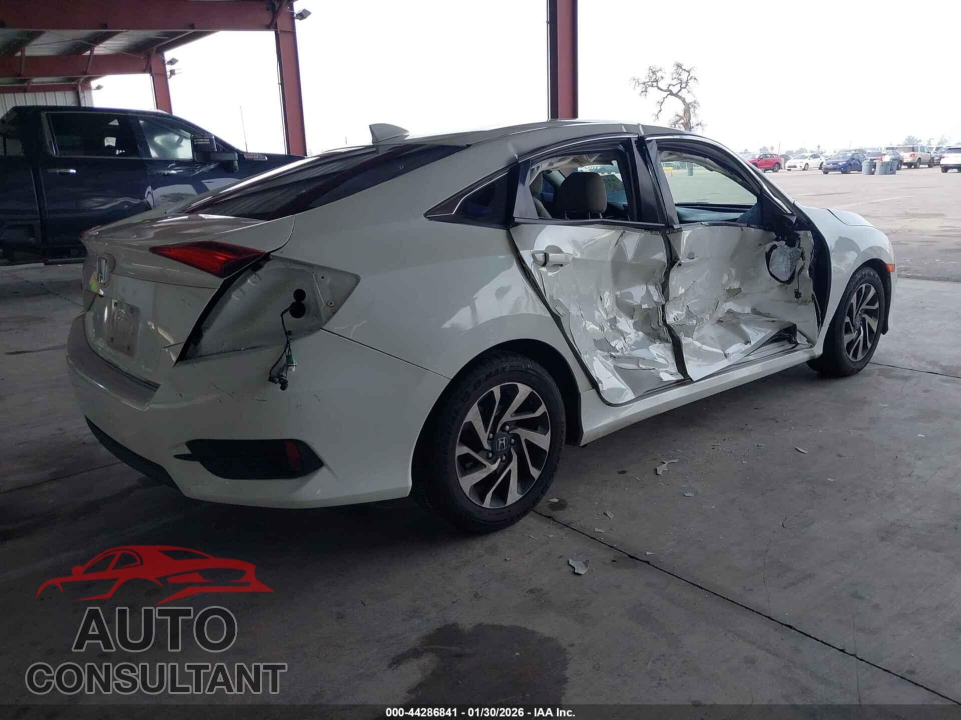 HONDA CIVIC 2018 - 2HGFC2F71JH520174