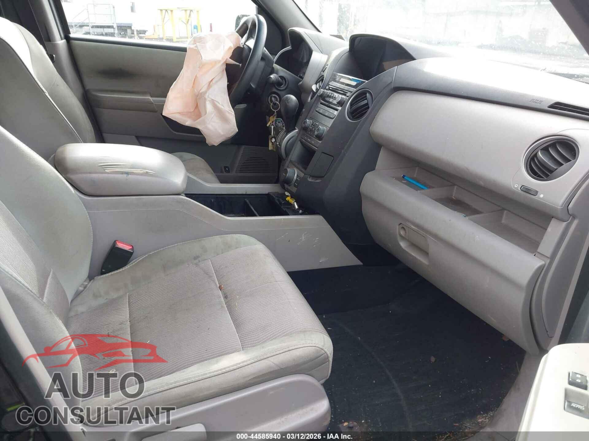 HONDA PILOT 2015 - 5FNYF4H33FB012631