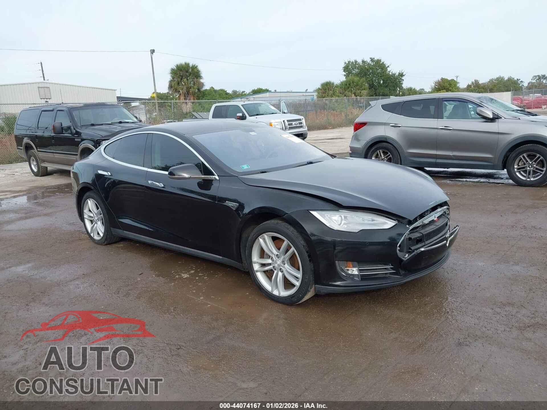 TESLA MODEL S 2014 - 5YJSA1H12EFP32793