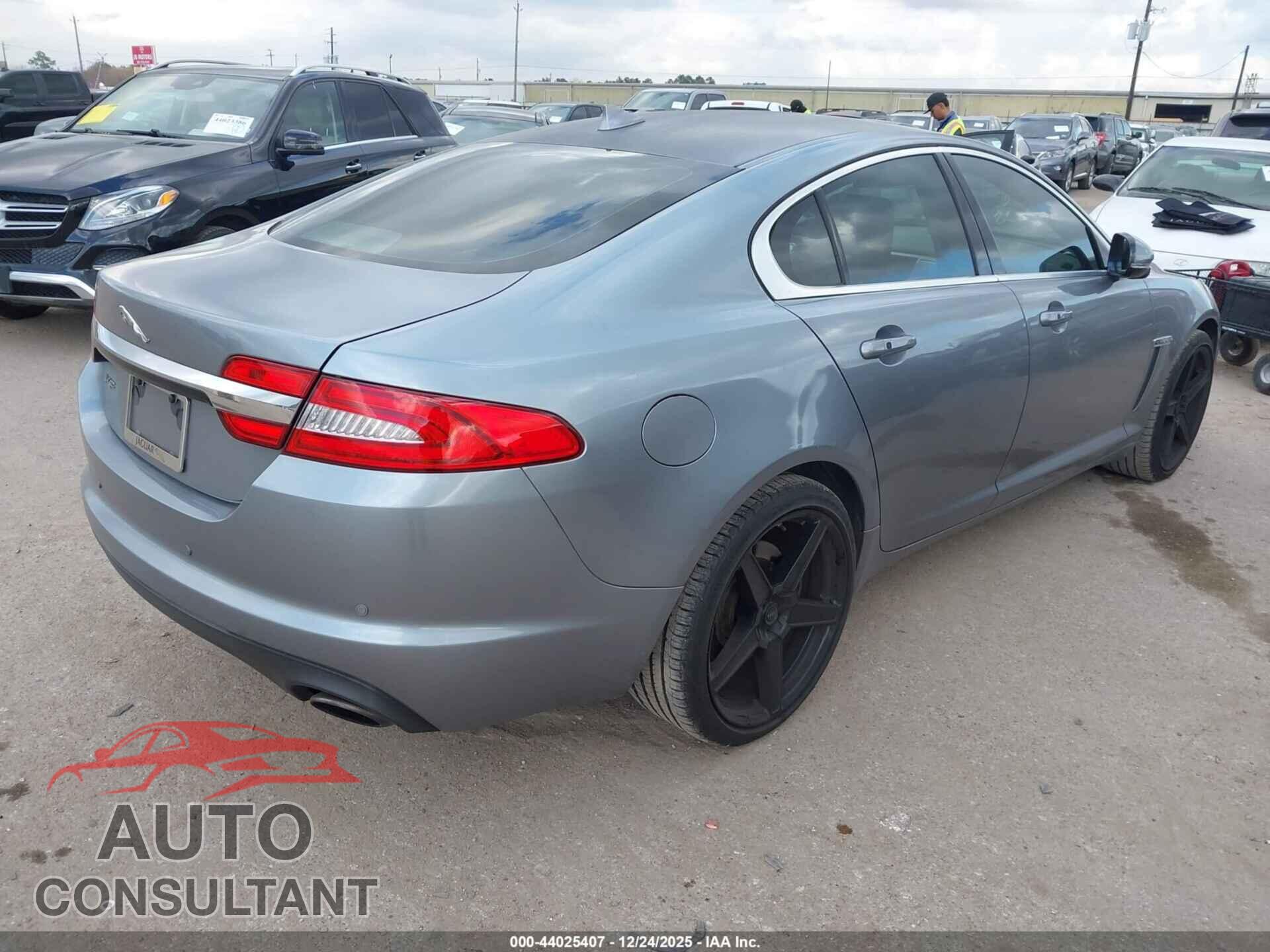 JAGUAR XF 2013 - SAJWA0ES8DPS97132