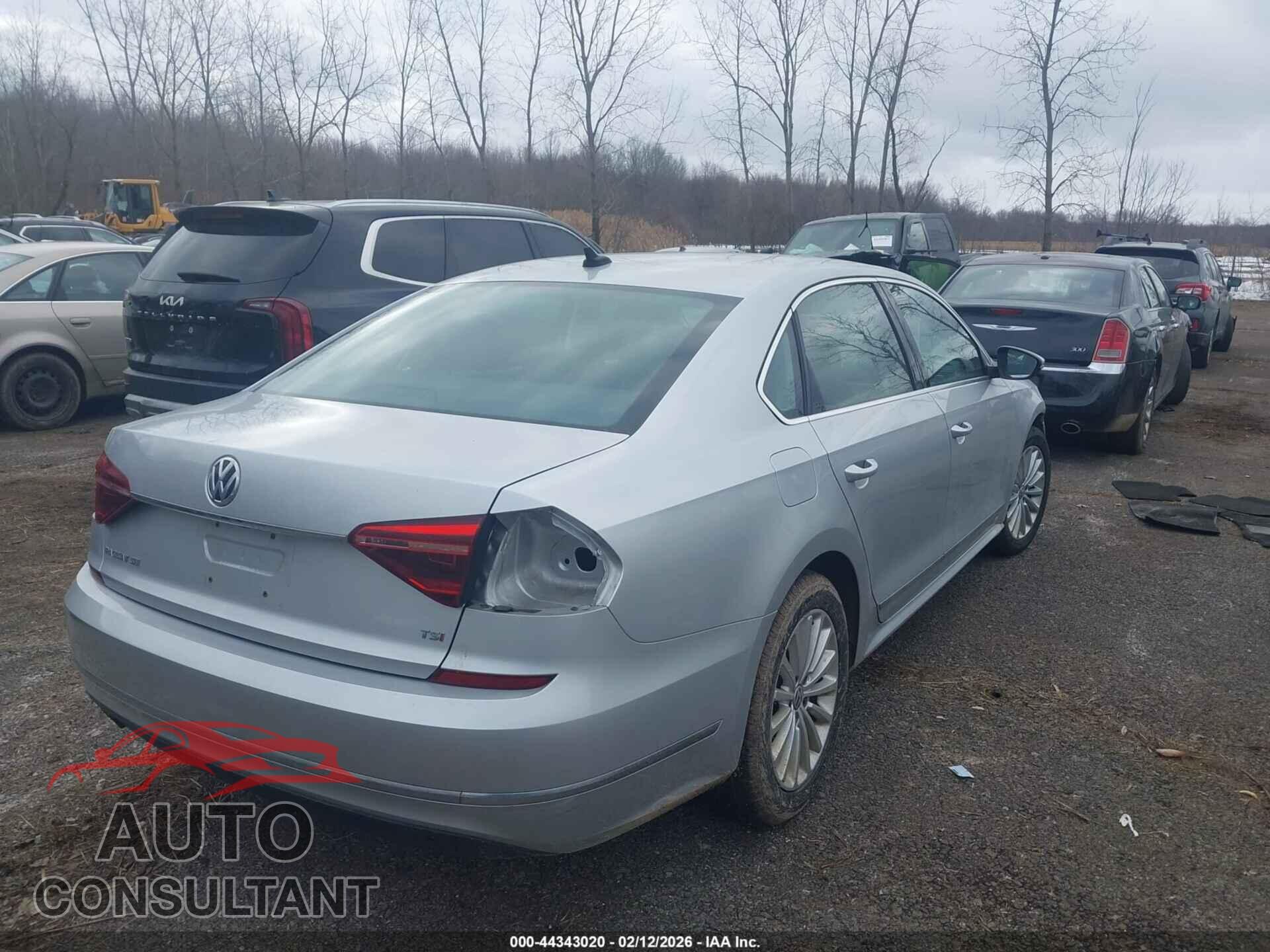 VOLKSWAGEN PASSAT 2017 - 1VWBT7A32HC077039