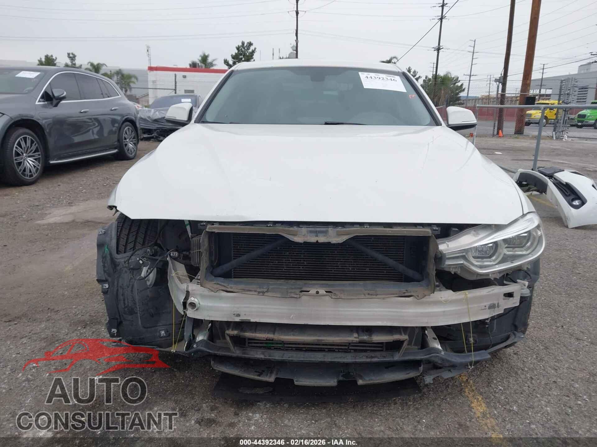 BMW 320I 2017 - WBA8E1G32HNU17285