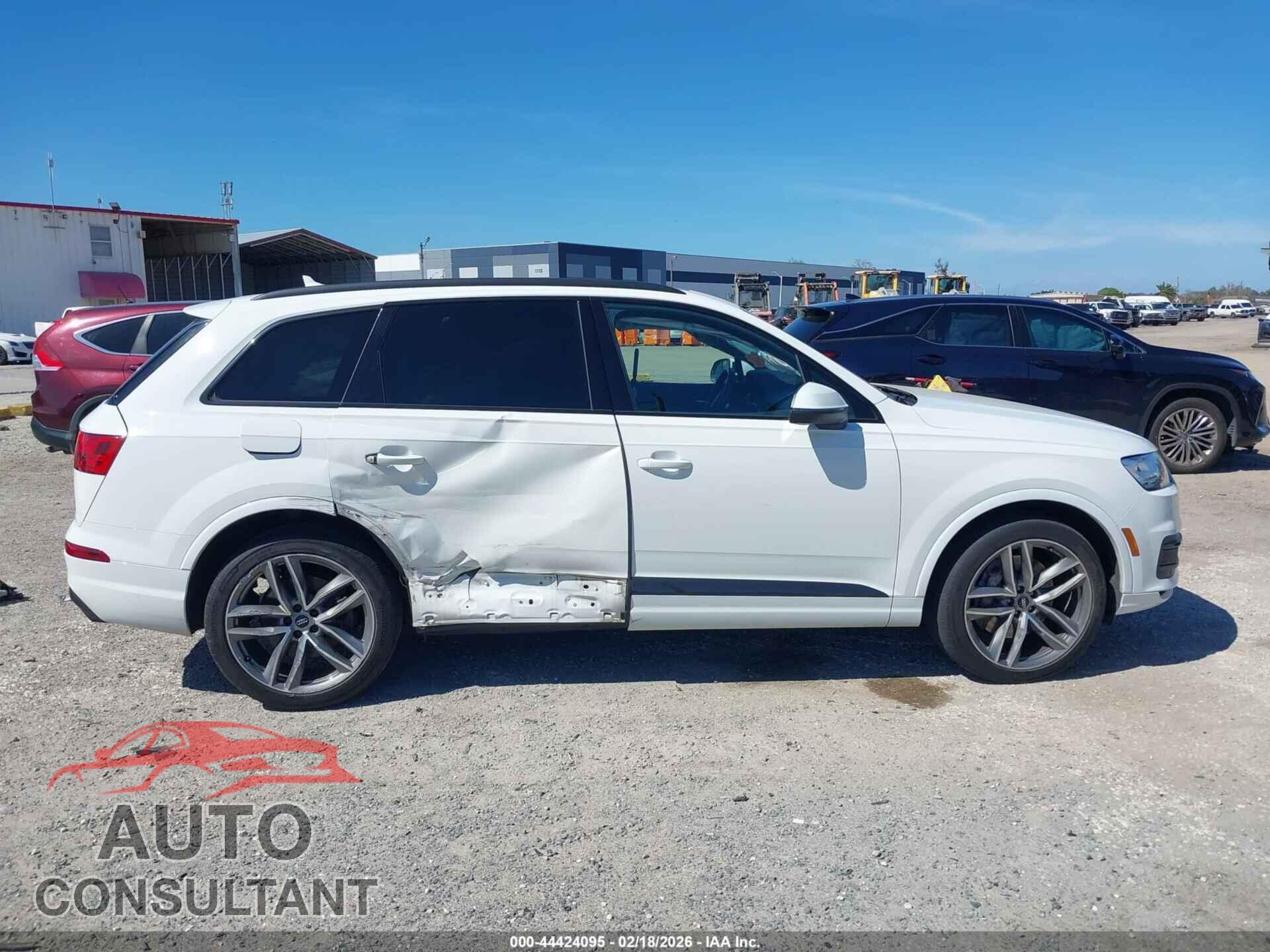 AUDI Q7 2018 - WA1VAAF70JD012702