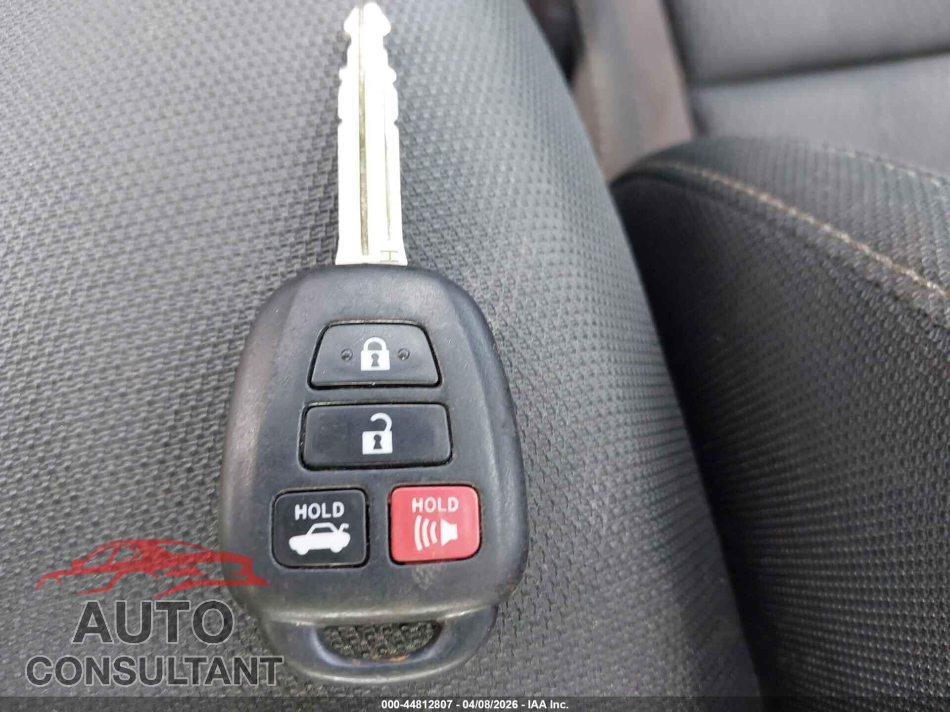 TOYOTA COROLLA 2018 - 5YFBURHEXJP808610