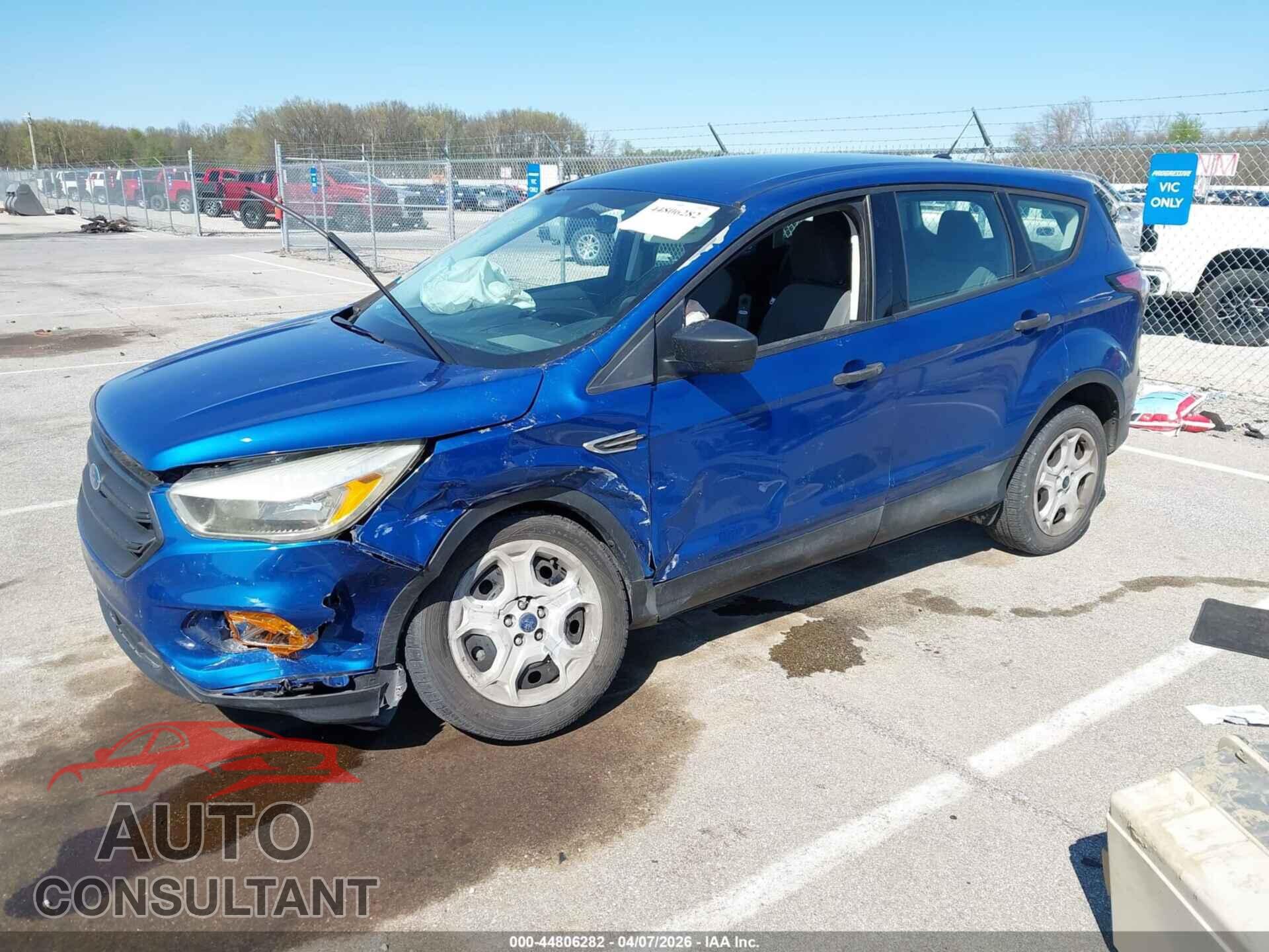 FORD ESCAPE 2017 - 1FMCU0F77HUE14396
