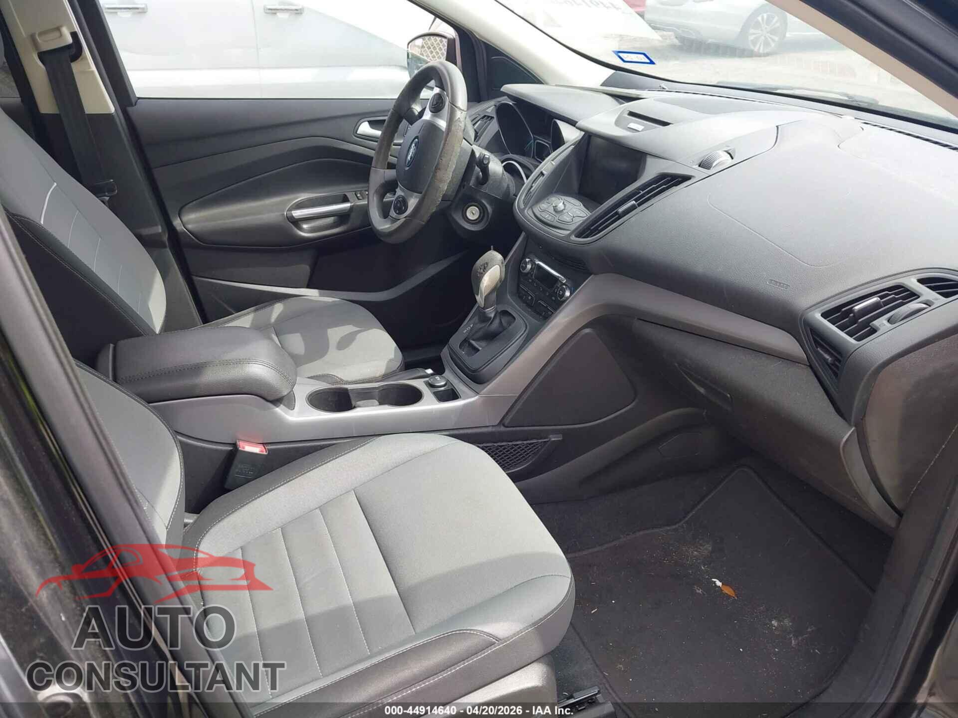 FORD ESCAPE 2015 - 1FMCU0GX5FUB60859