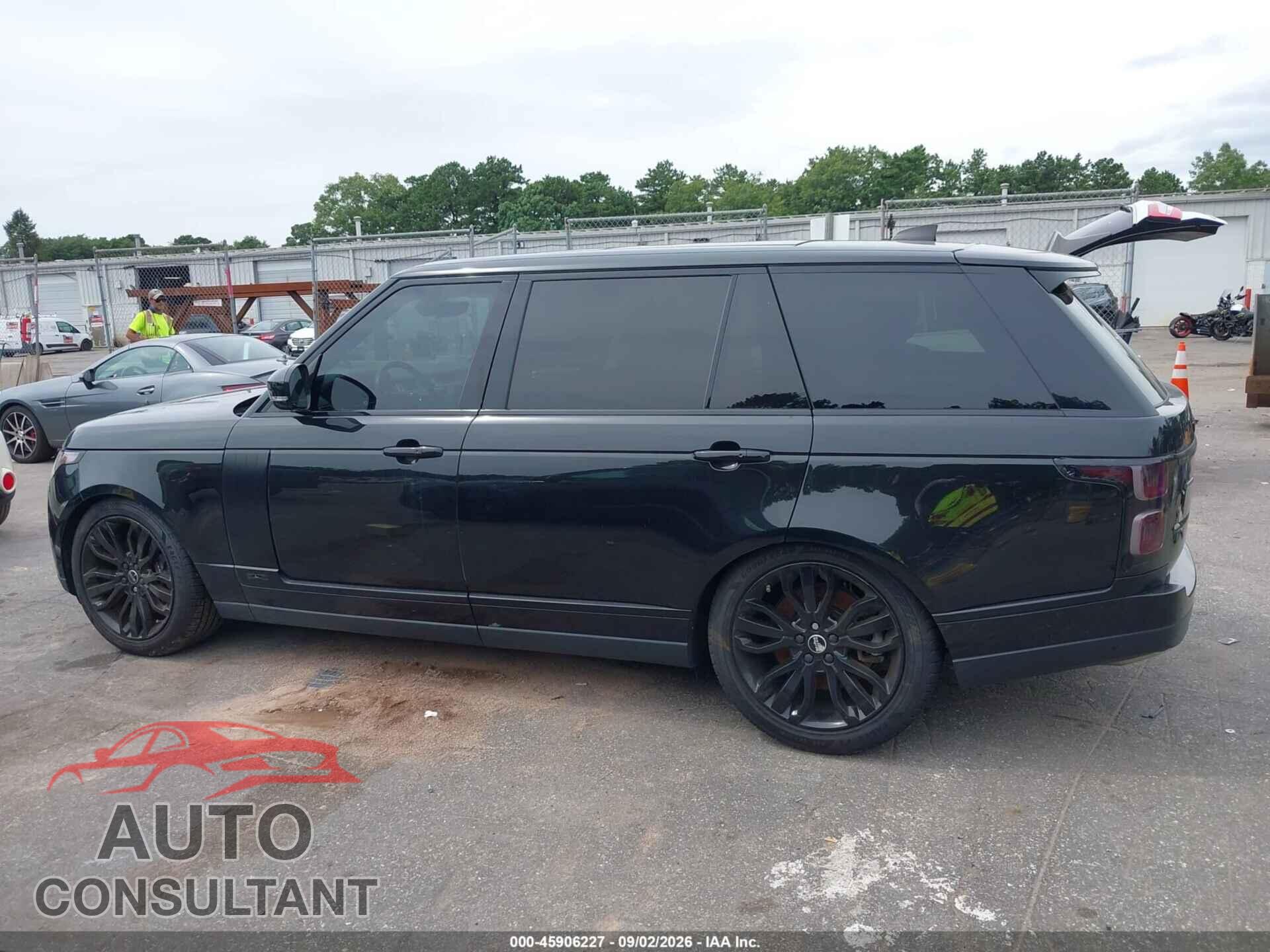 LAND ROVER RANGE ROVER 2018 - SALGS5RE0JA382202
