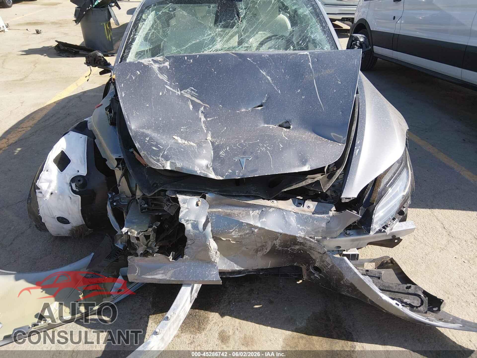 TESLA MODEL 3 2025 - 5YJ3E1EAXSF005796