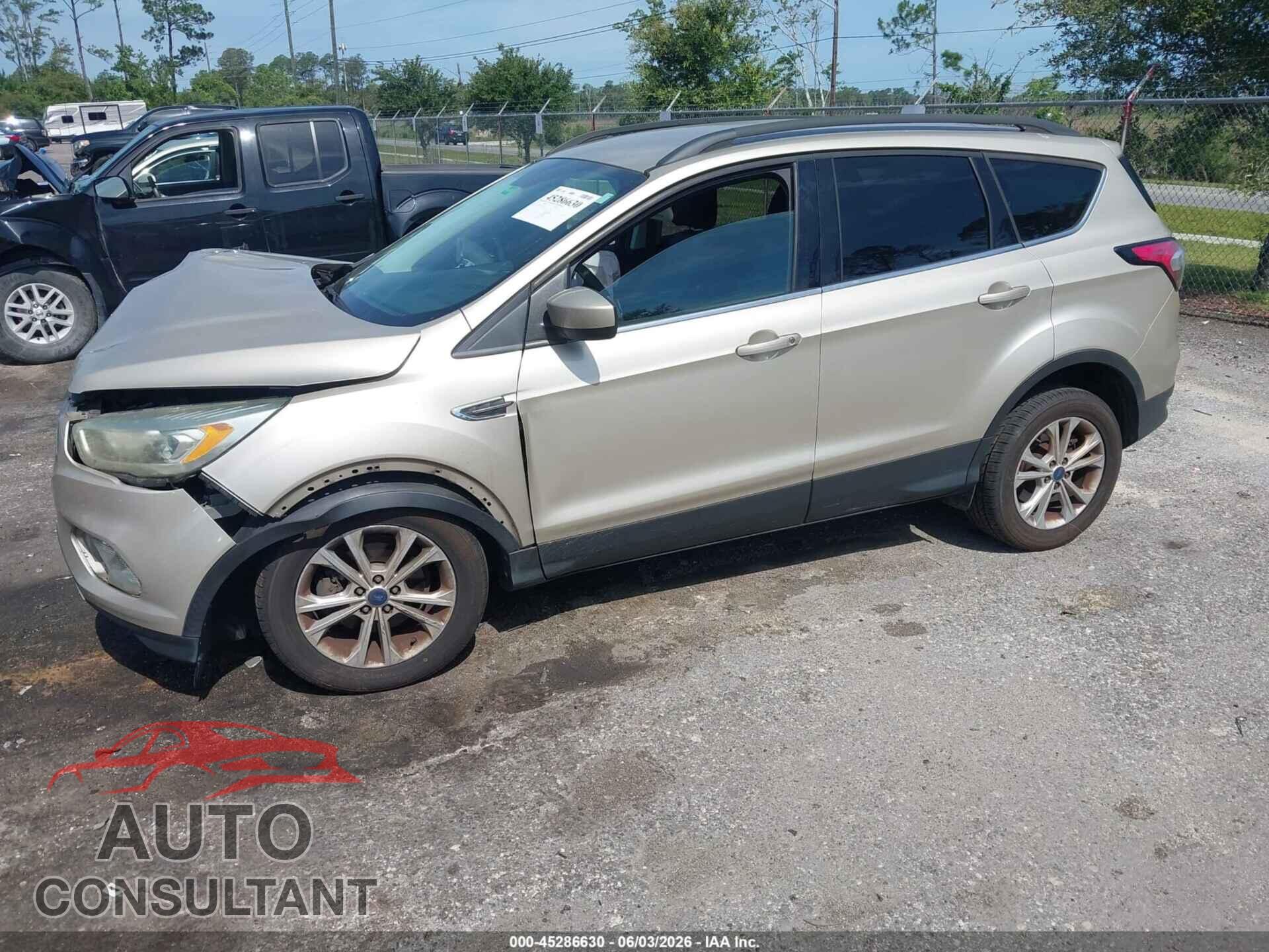 FORD ESCAPE 2017 - 1FMCU0GD5HUC27890