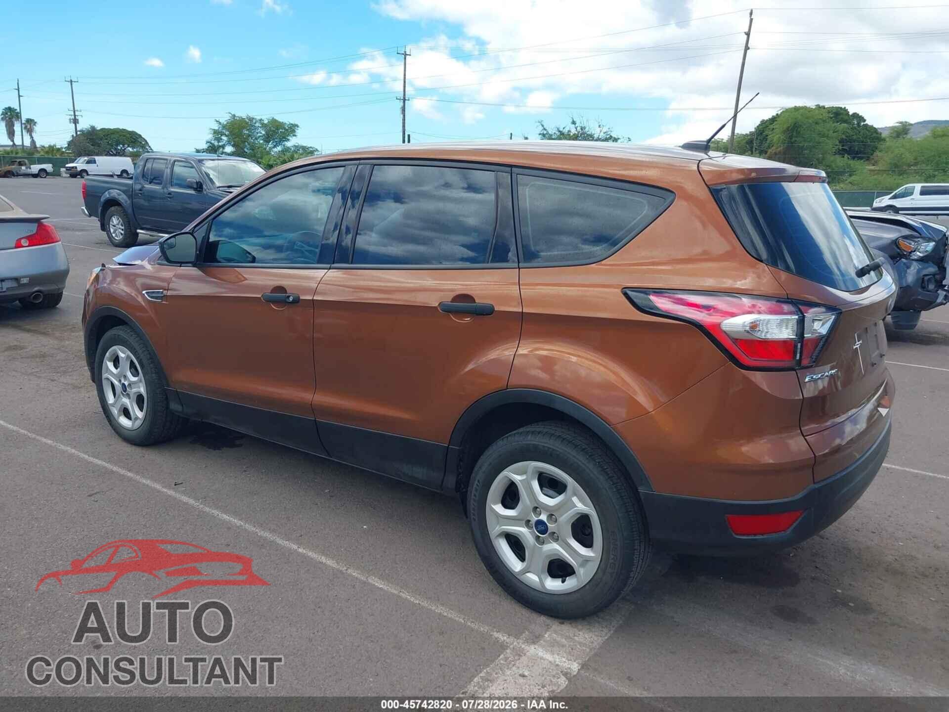 FORD ESCAPE 2017 - 1FMCU0F70HUC14718