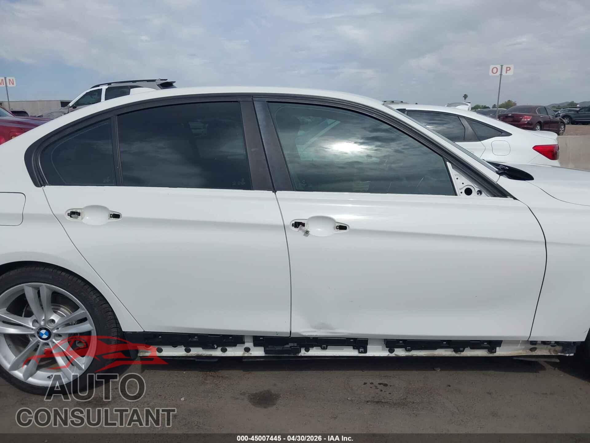 BMW 320I 2016 - WBA8E1G50GNU10044