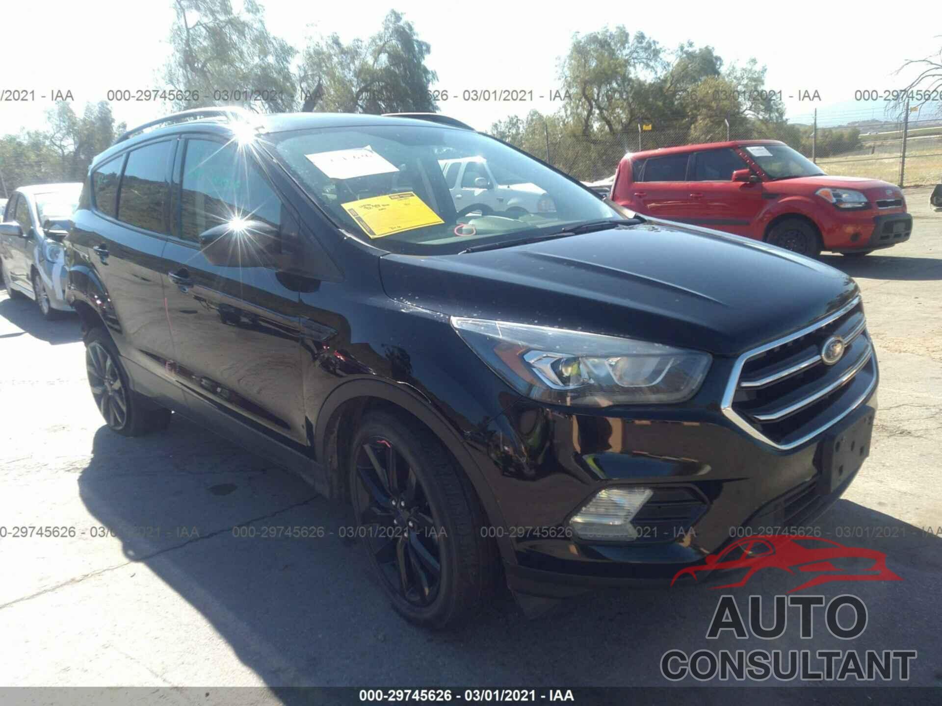 FORD ESCAPE 2017 - 1FMCU0GD4HUC11180