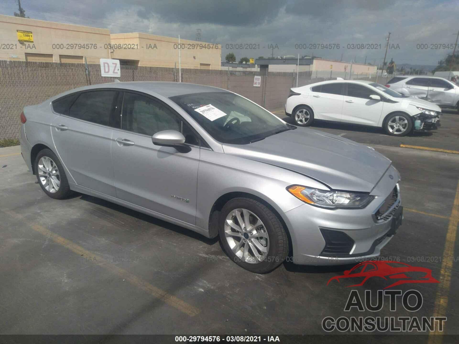 FORD FUSION HYBRID 2019 - 3FA6P0LU1KR200463