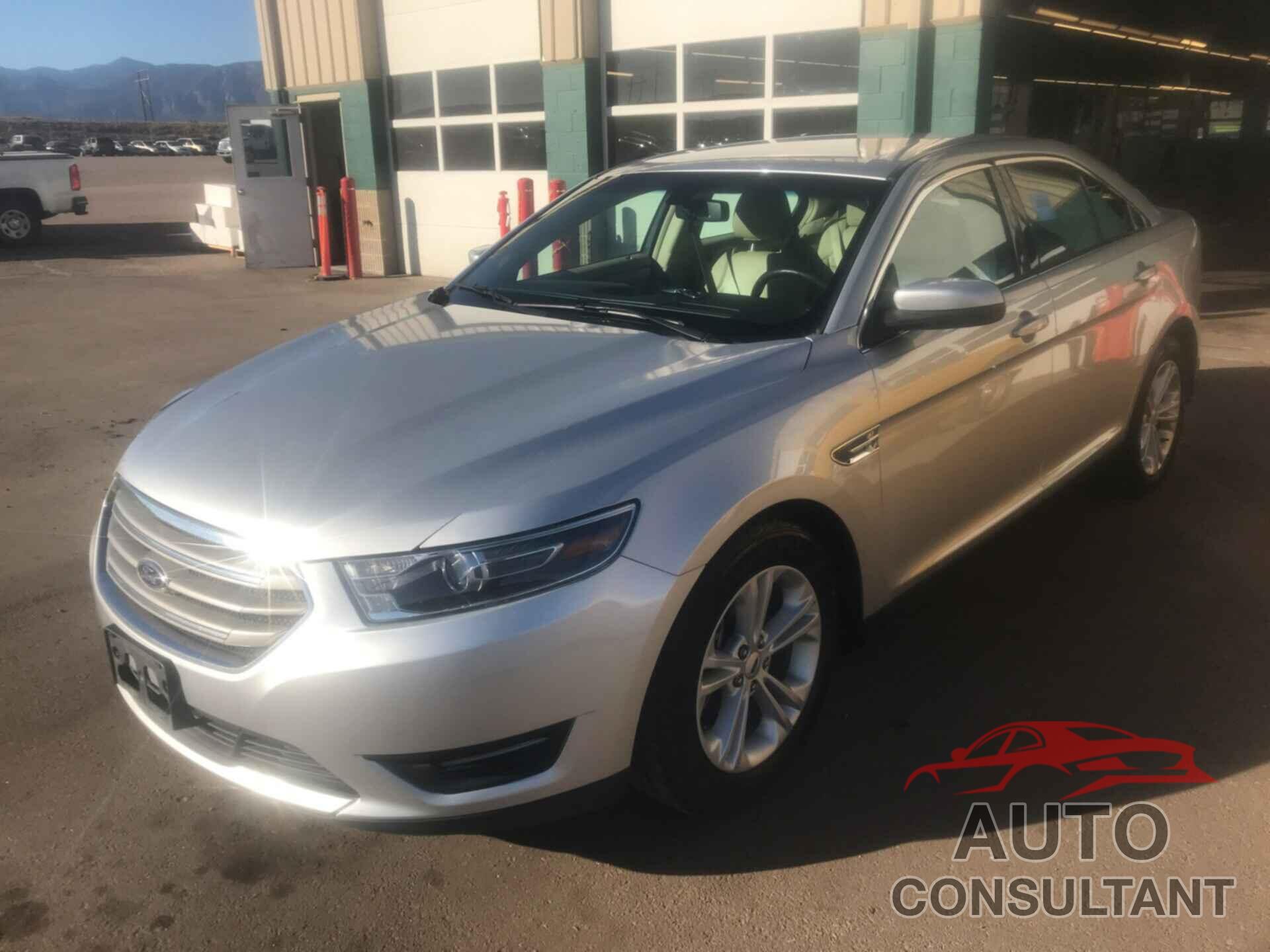 FORD TAURUS 2017 - 1FAHP2H82HG111663