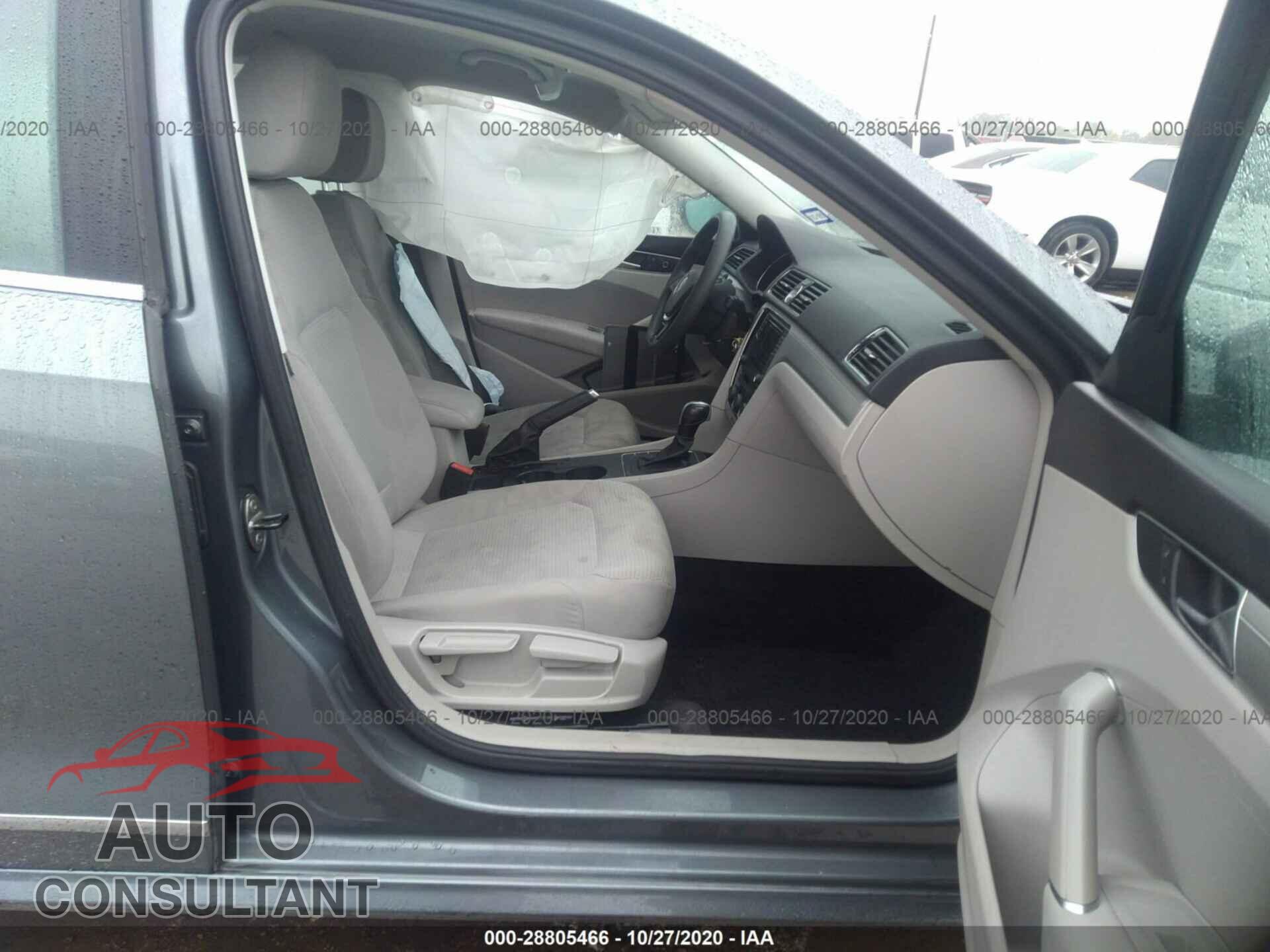 VOLKSWAGEN PASSAT 2017 - 1VWAT7A35HC013511